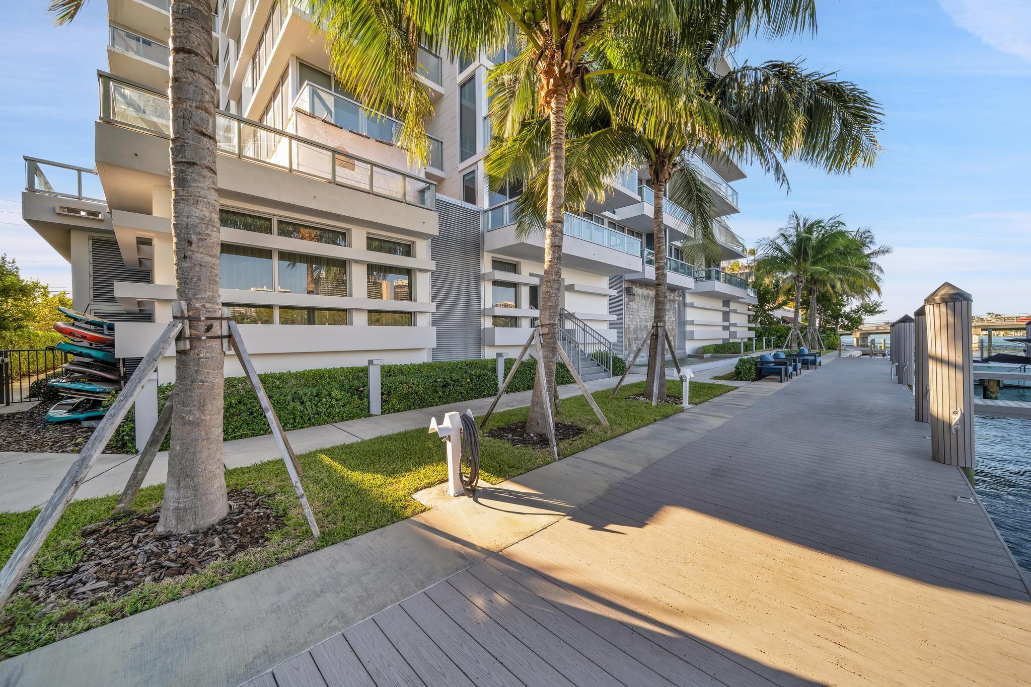 9521 E Bay Harbor Dr 305