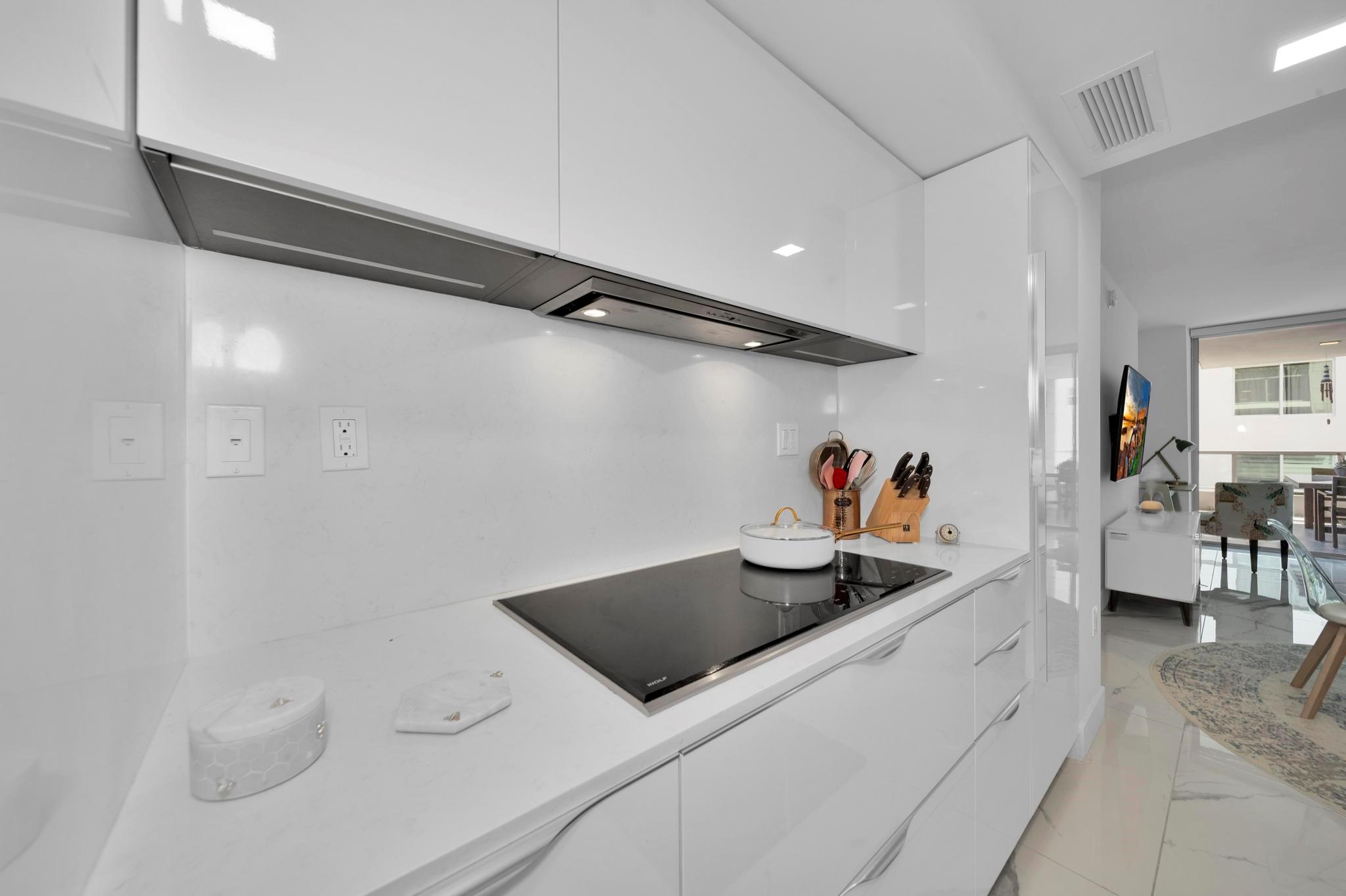 9521 E Bay Harbor Dr 305