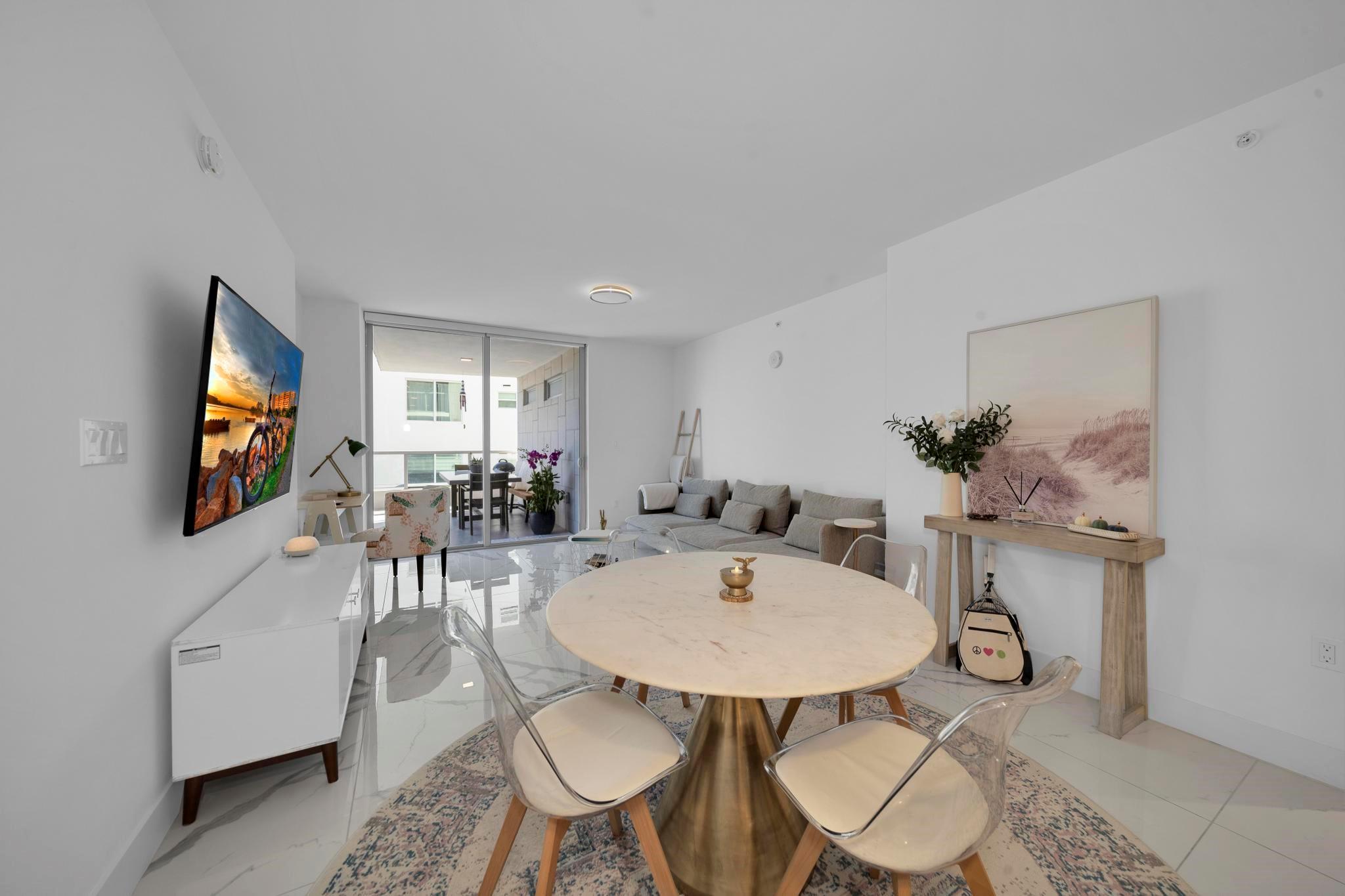 9521 E Bay Harbor Dr 305
