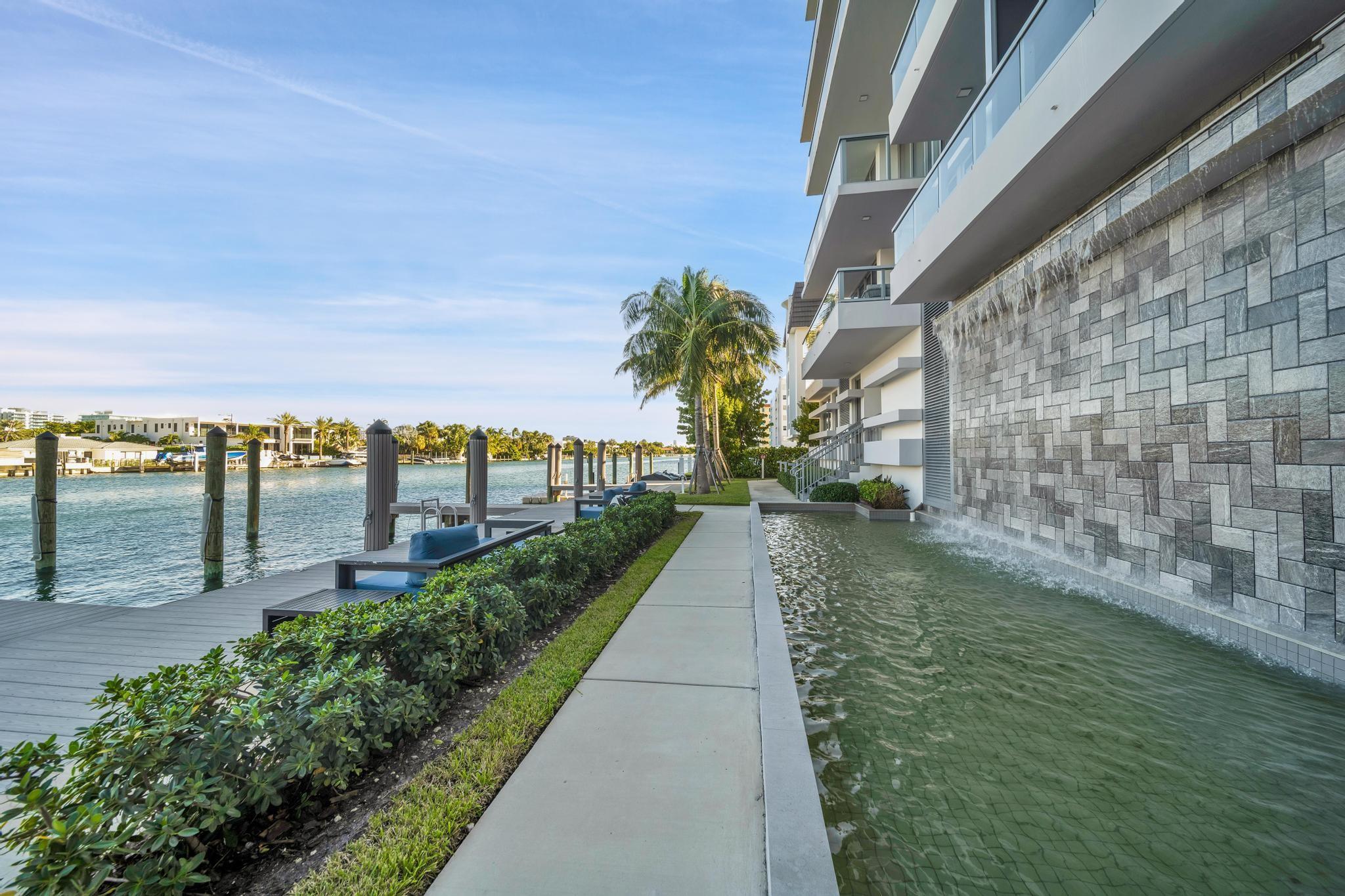 9521 E Bay Harbor Dr 305