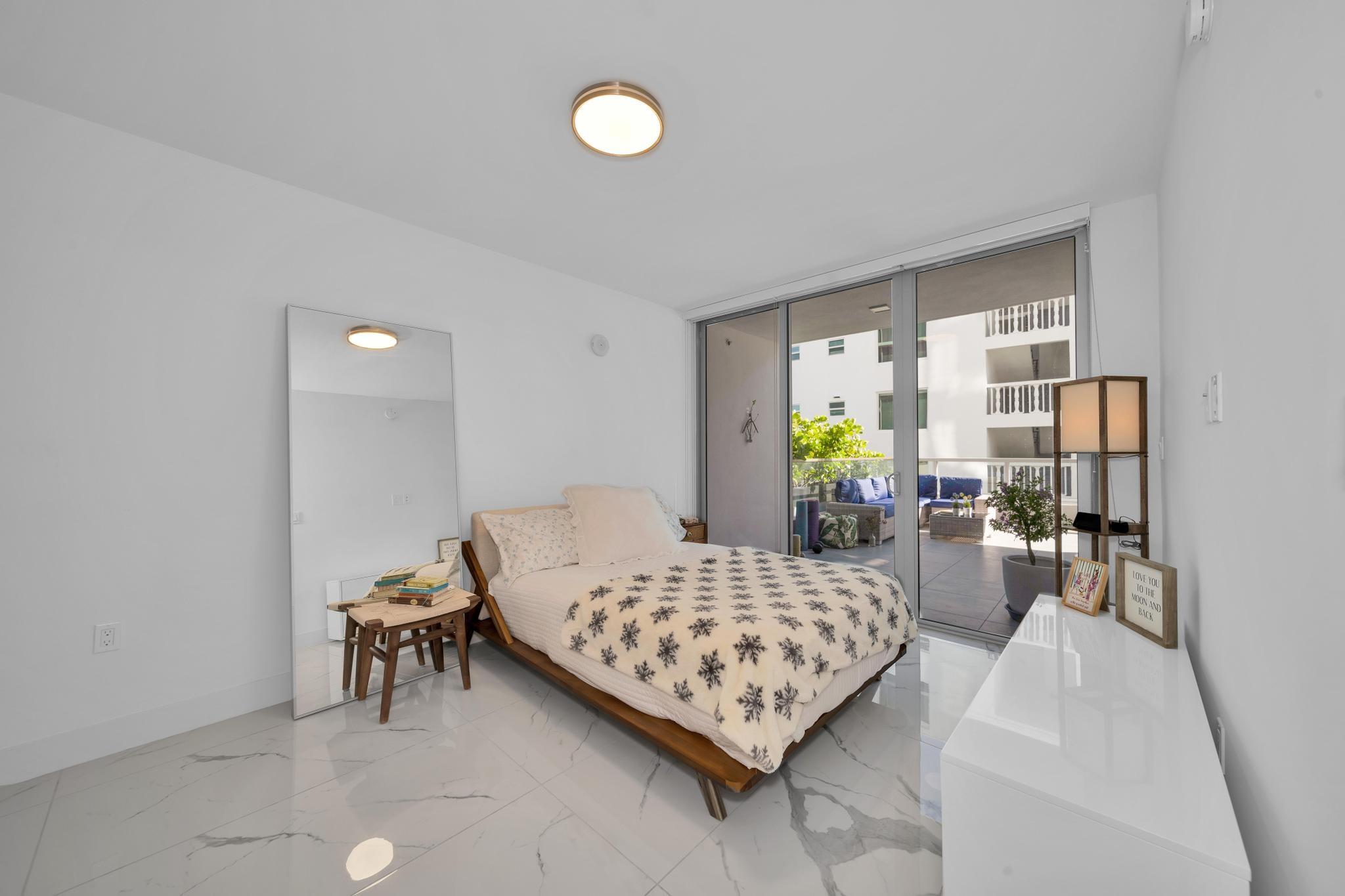 9521 E Bay Harbor Dr 305