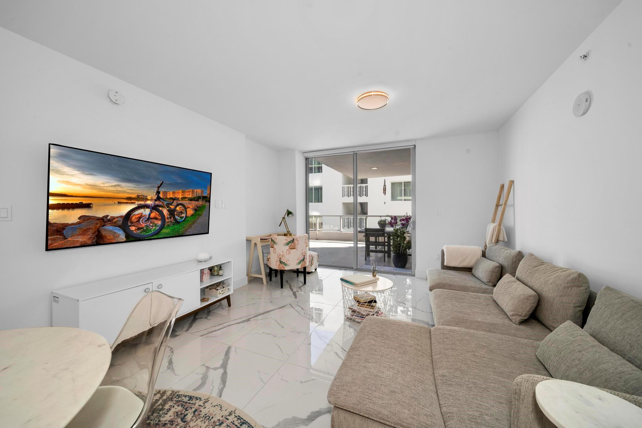 9521 E Bay Harbor Dr 305