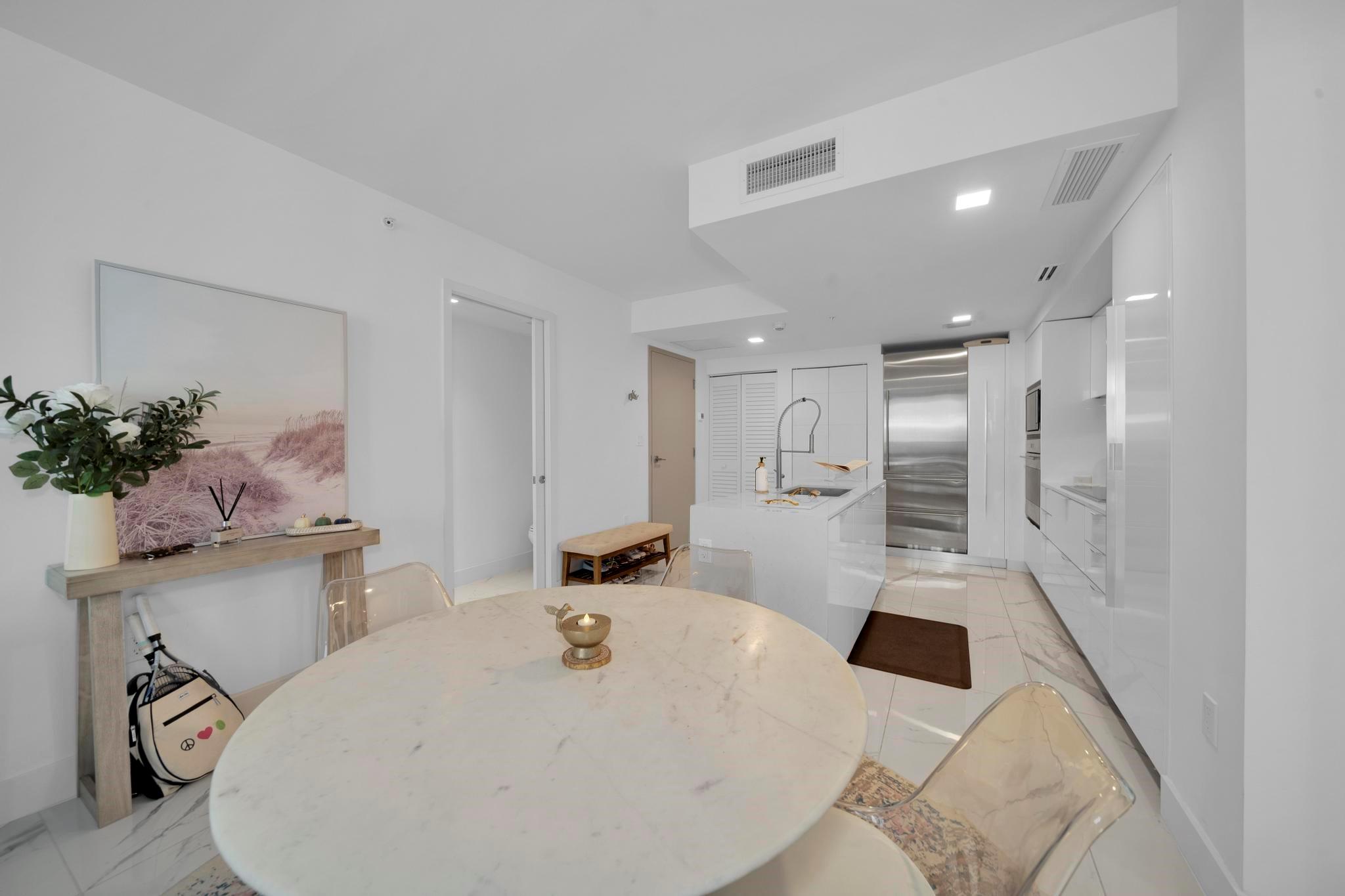 9521 E Bay Harbor Dr 305
