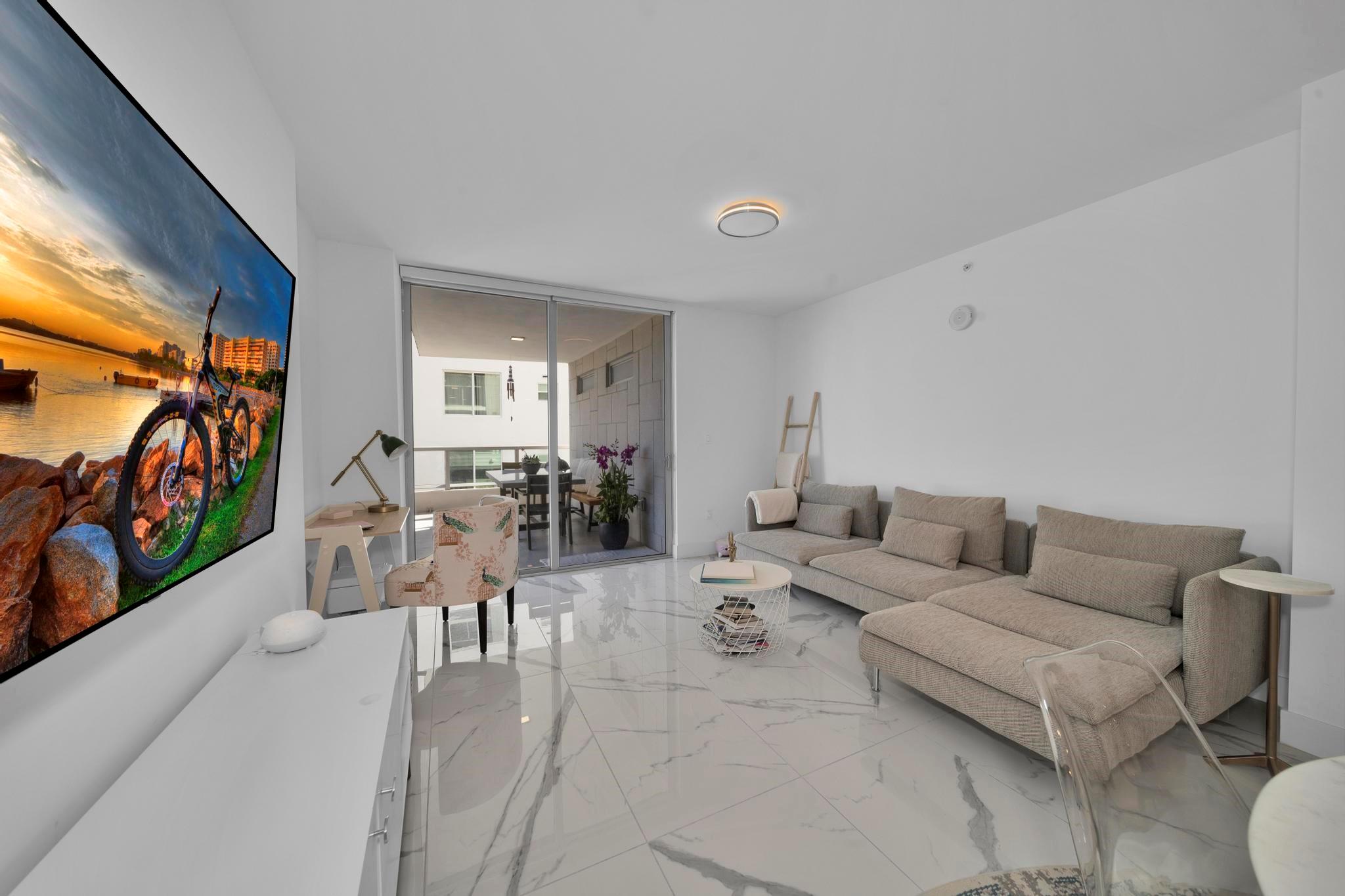 9521 E Bay Harbor Dr 305