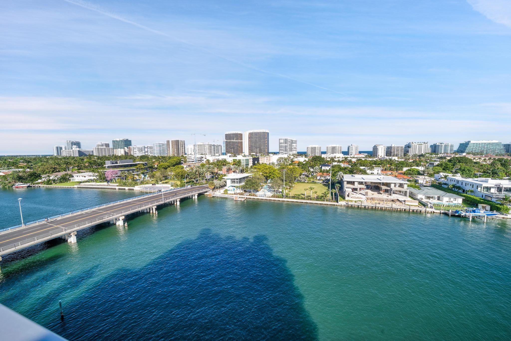 9521 E Bay Harbor Dr 305