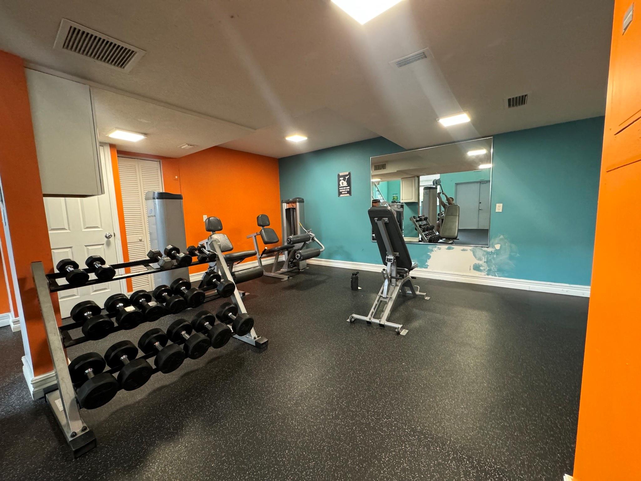 8901 Wiles Rd 208