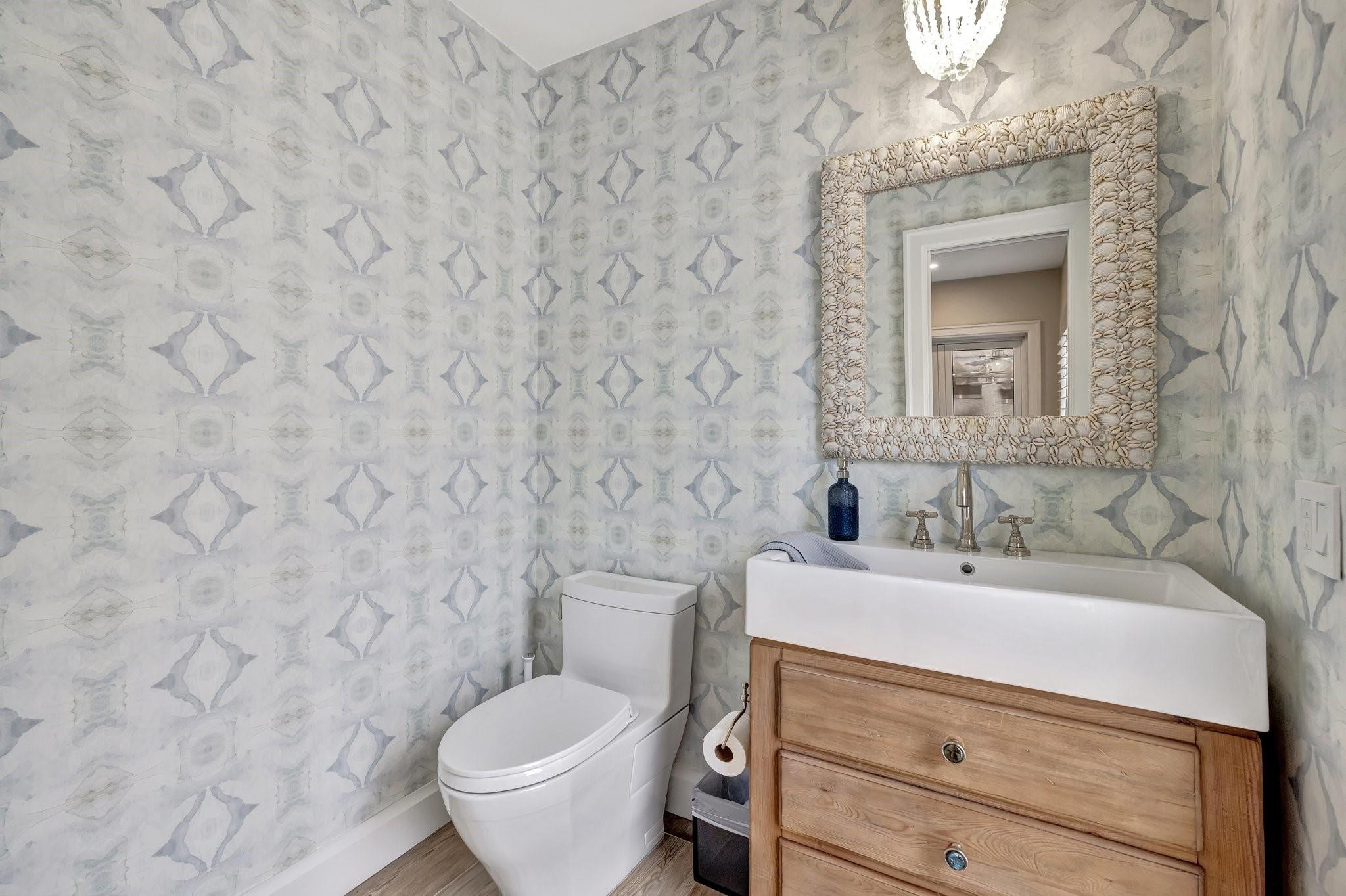 2501 NE 33rd Street