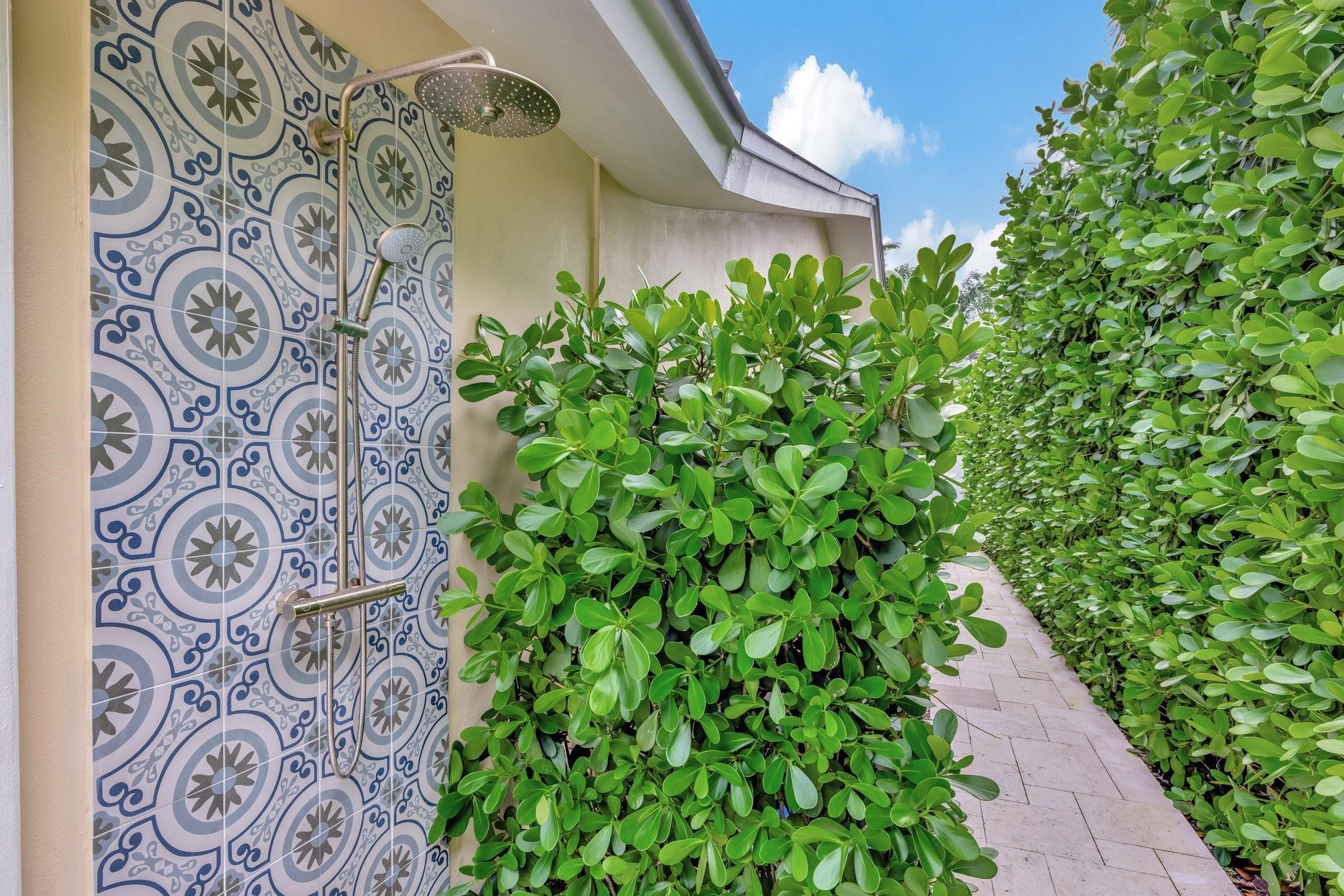 2501 NE 33rd Street