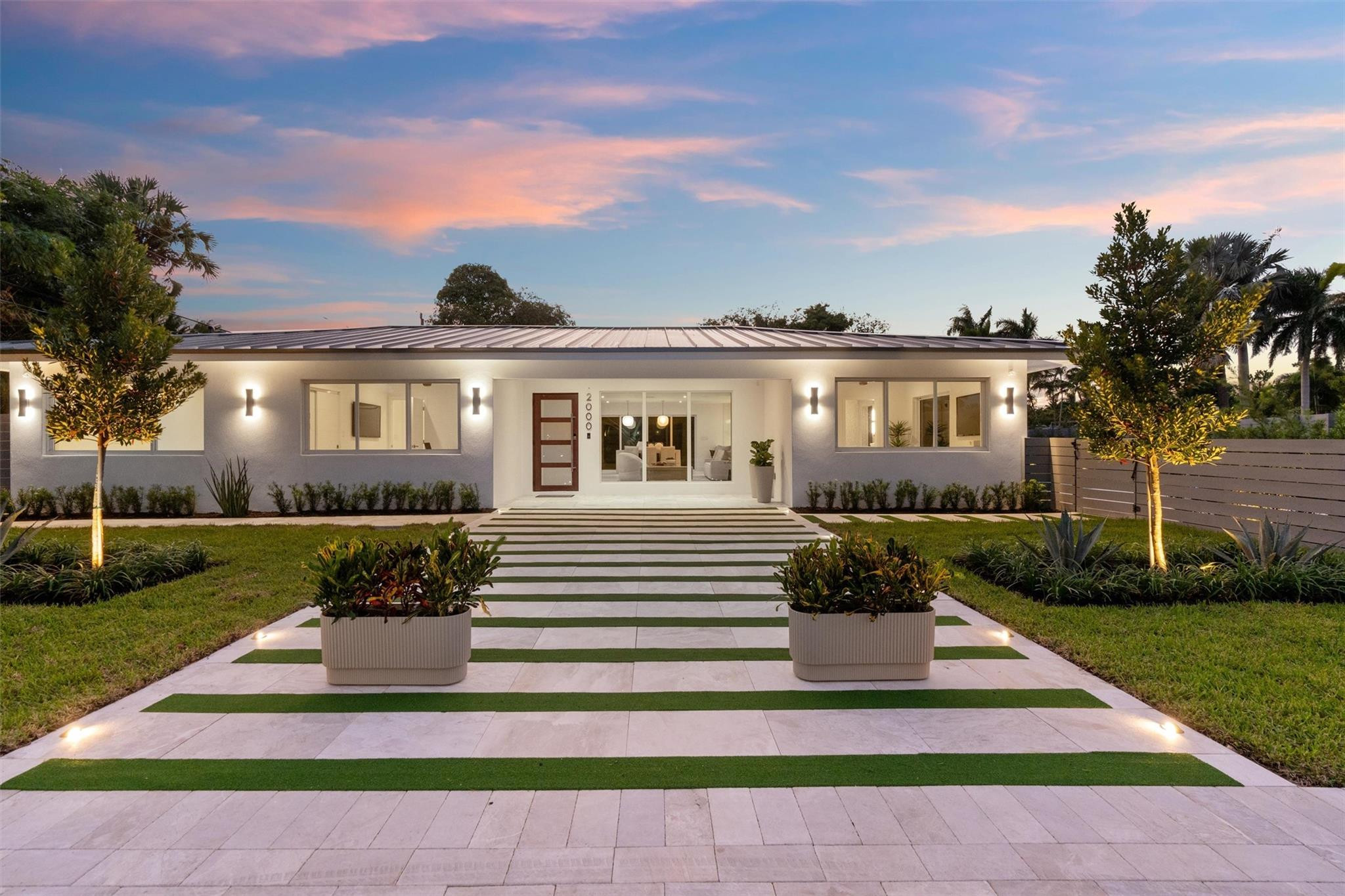 2000 Coral Gardens Drive
