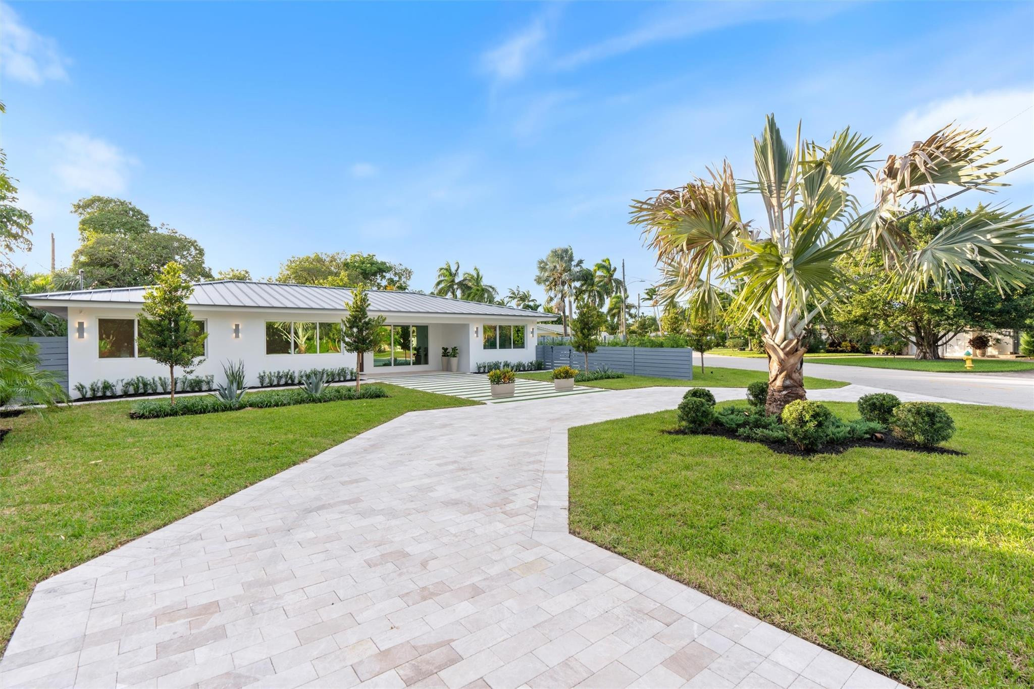 2000 Coral Gardens Drive