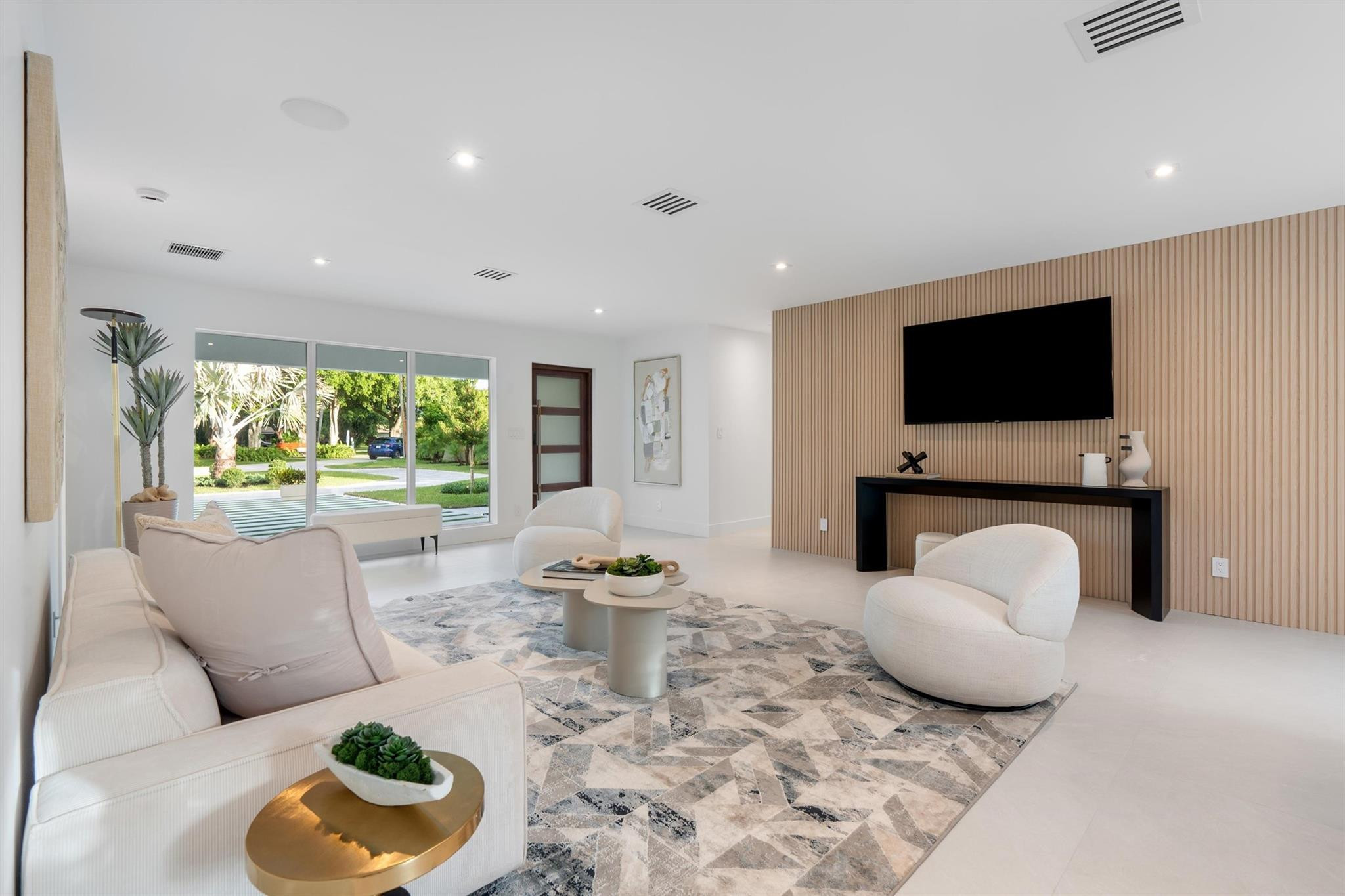 2000 Coral Gardens Drive