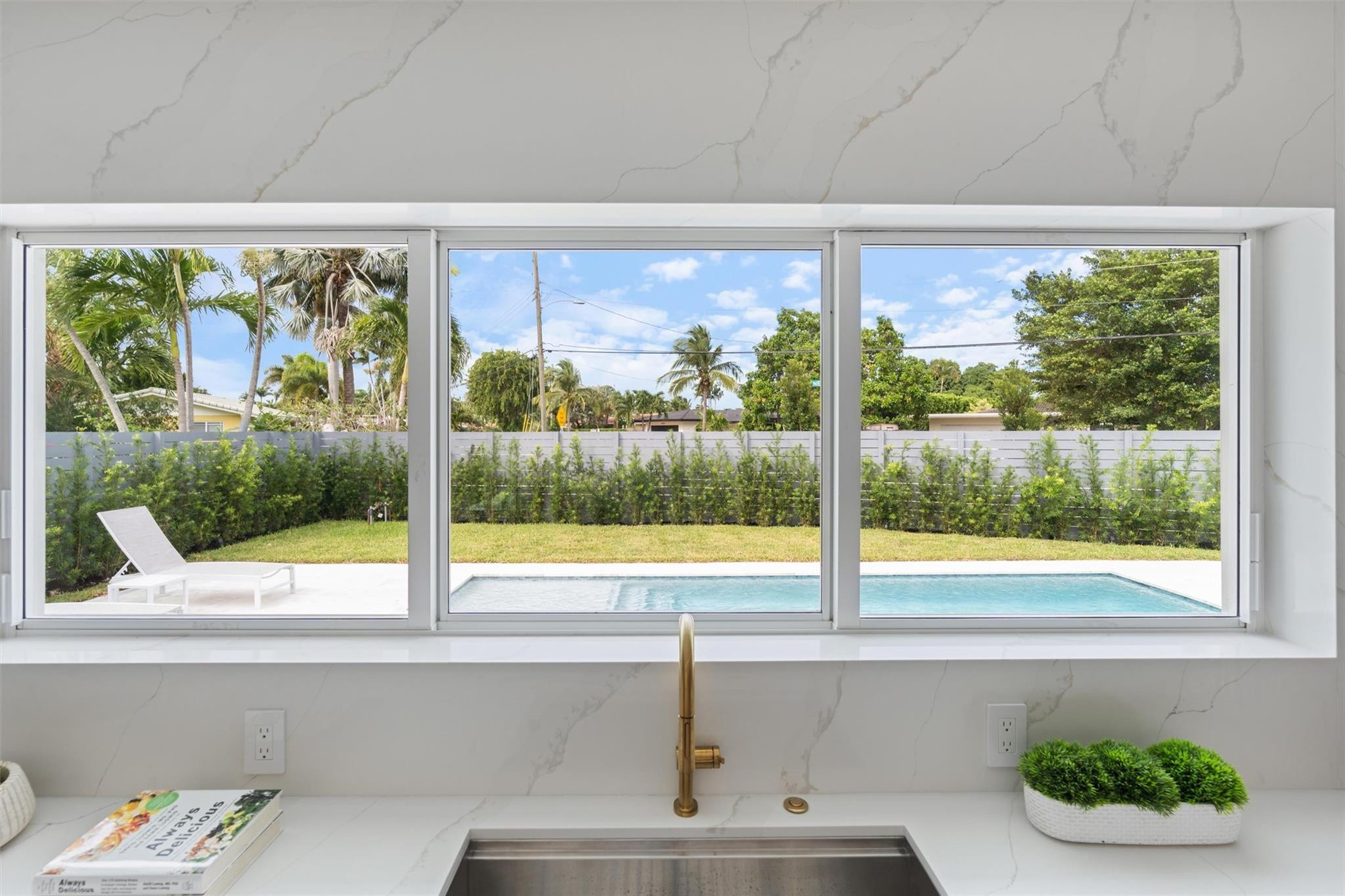 2000 Coral Gardens Drive
