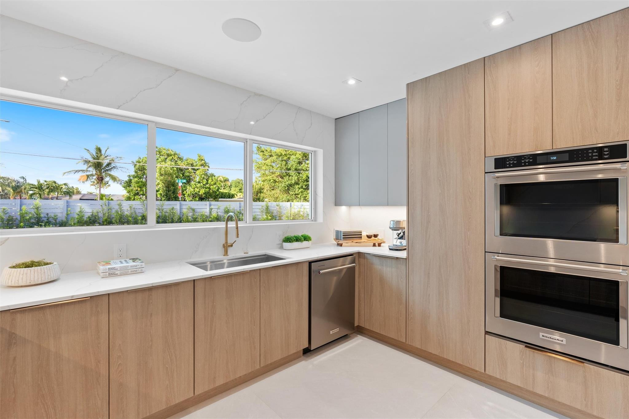 2000 Coral Gardens Drive