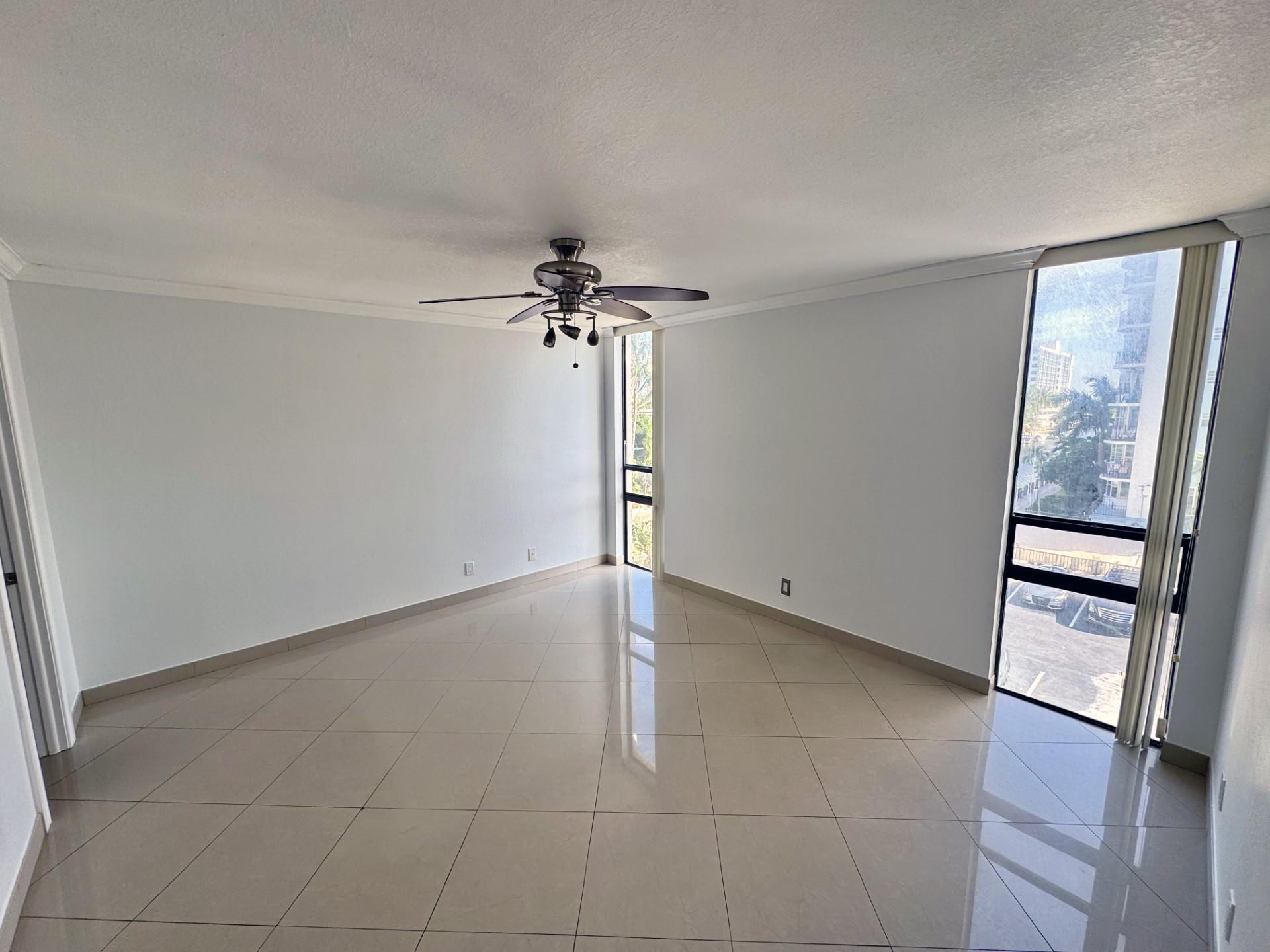 4800 Bayview Dr 406