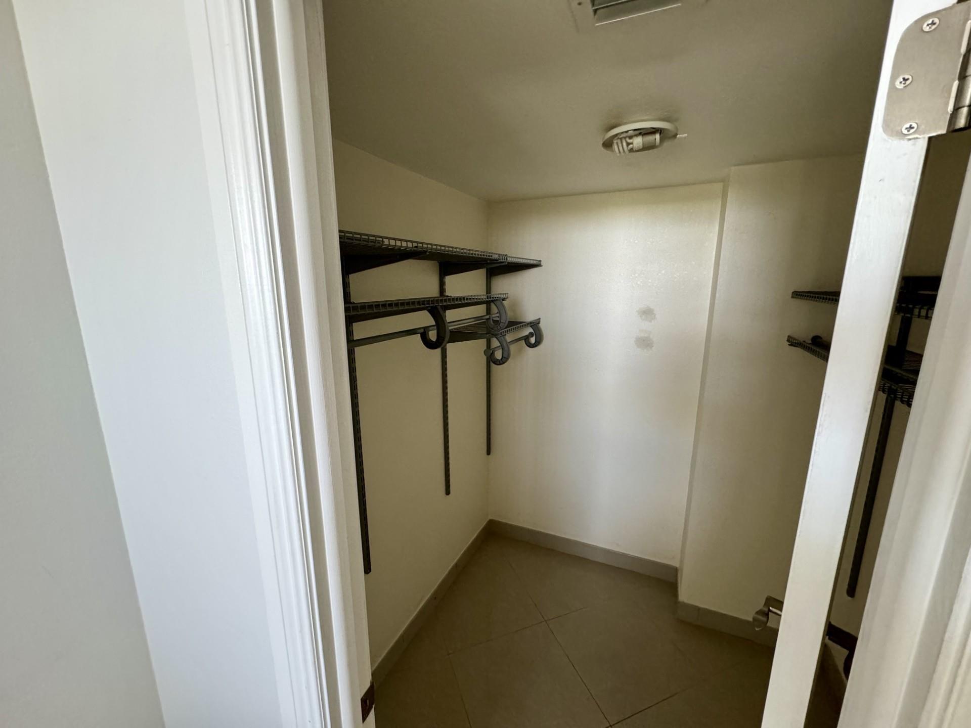 4800 Bayview Dr 406