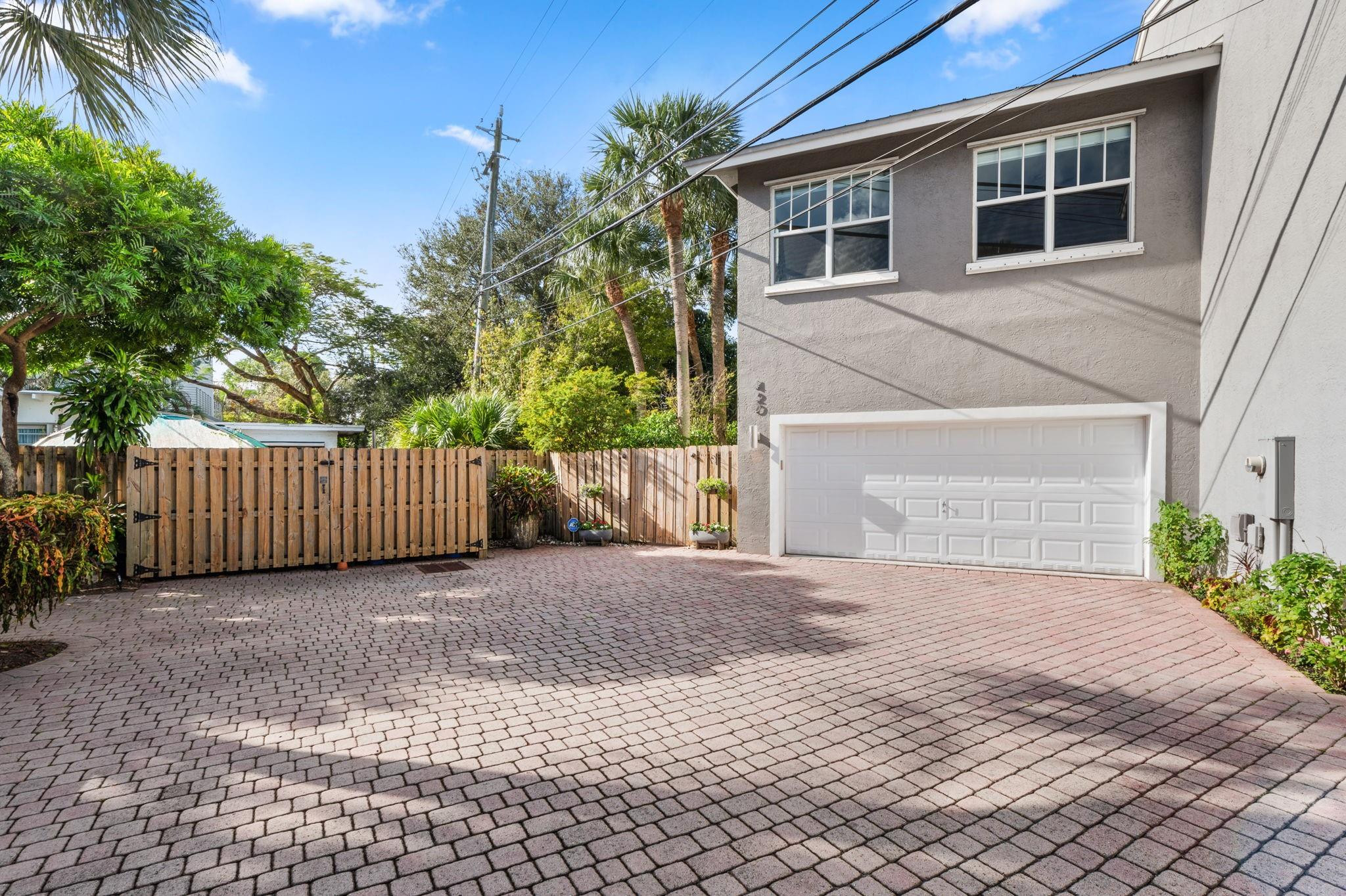 420 SW 14th Court