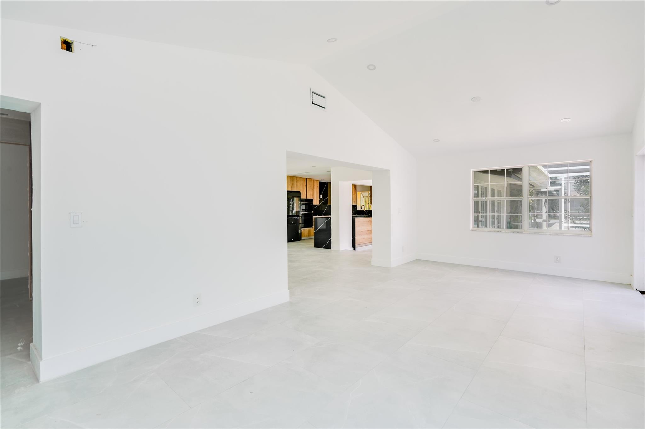 5279 Stratford Ct