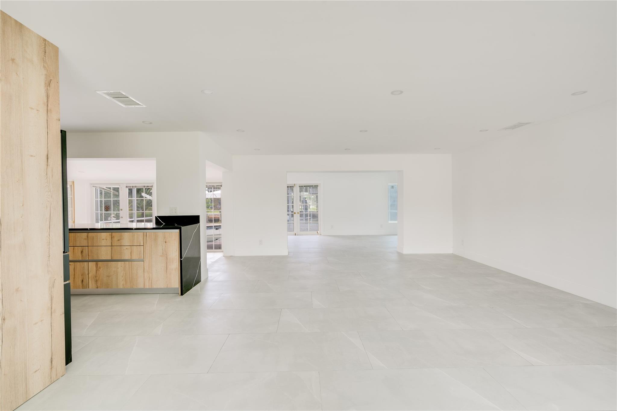 5279 Stratford Ct