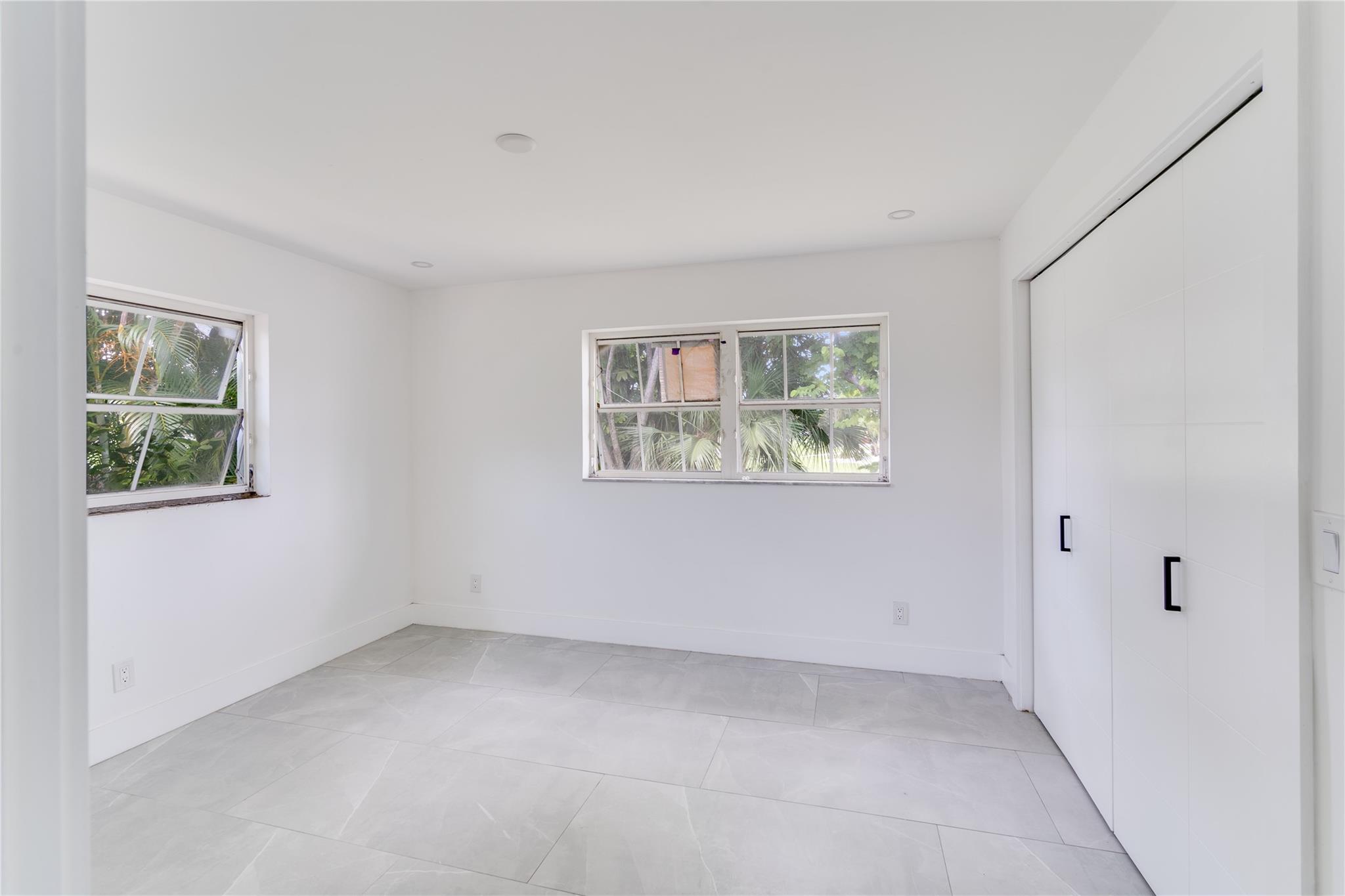 5279 Stratford Ct
