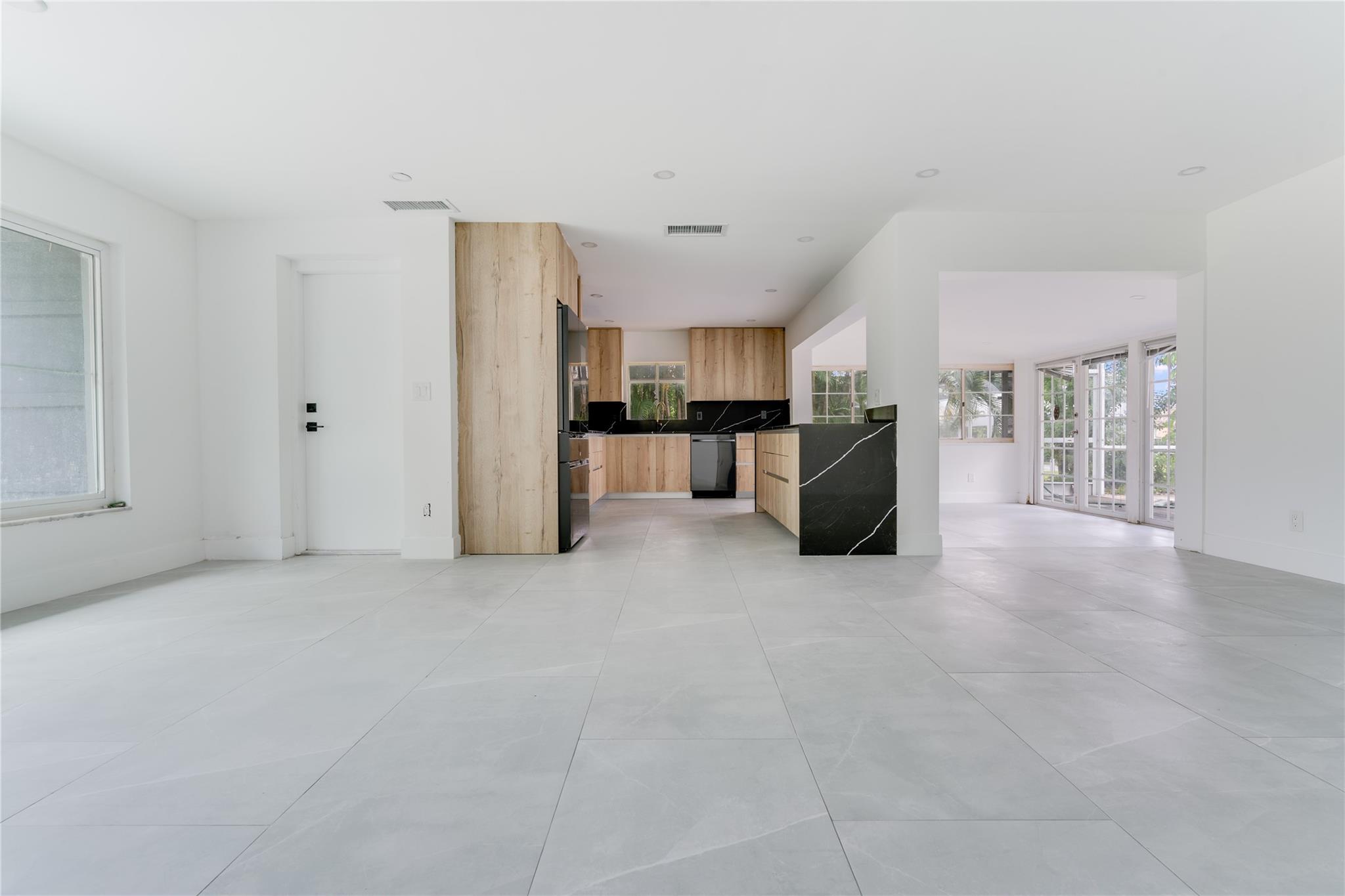 5279 Stratford Ct