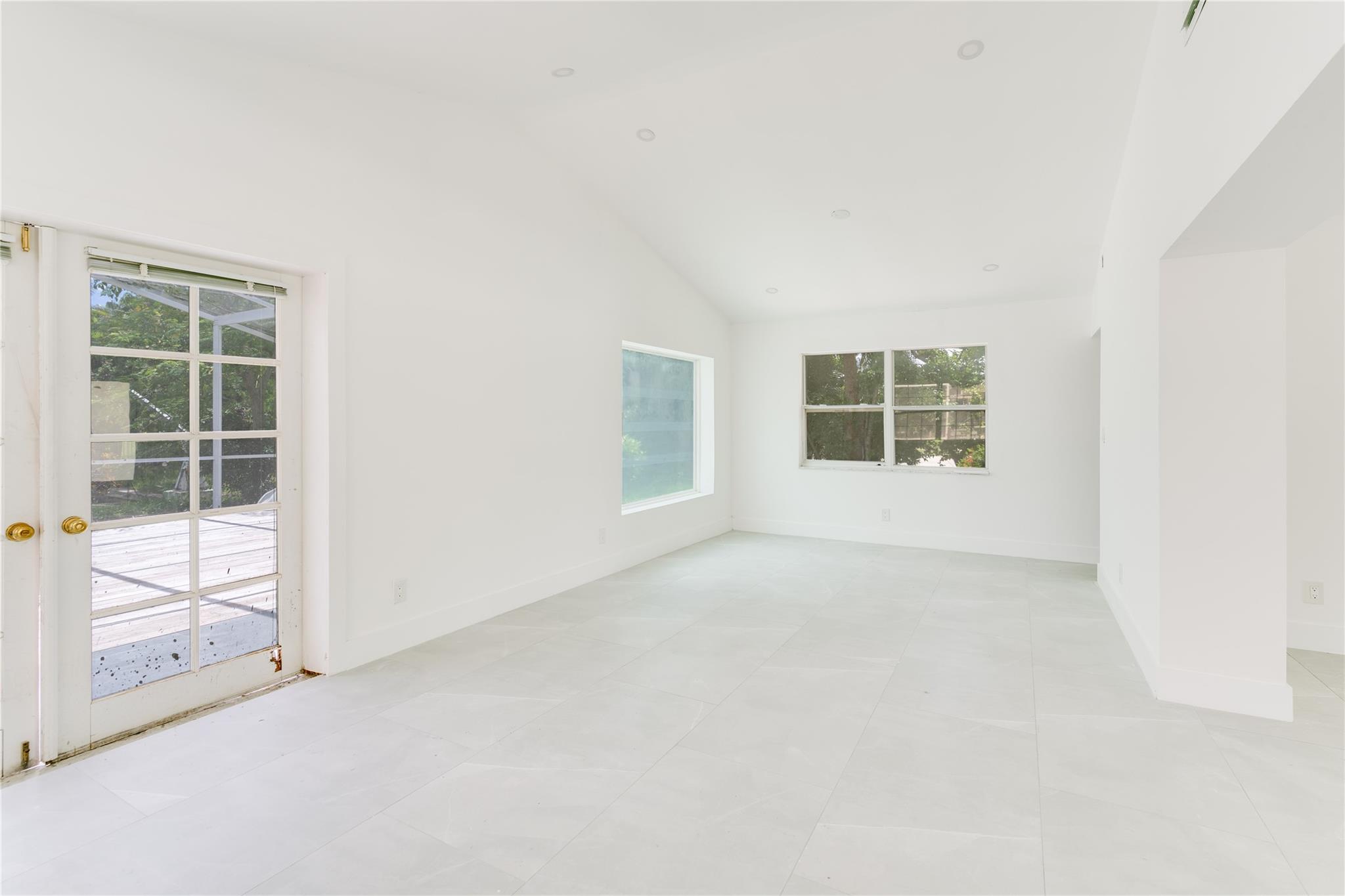 5279 Stratford Ct