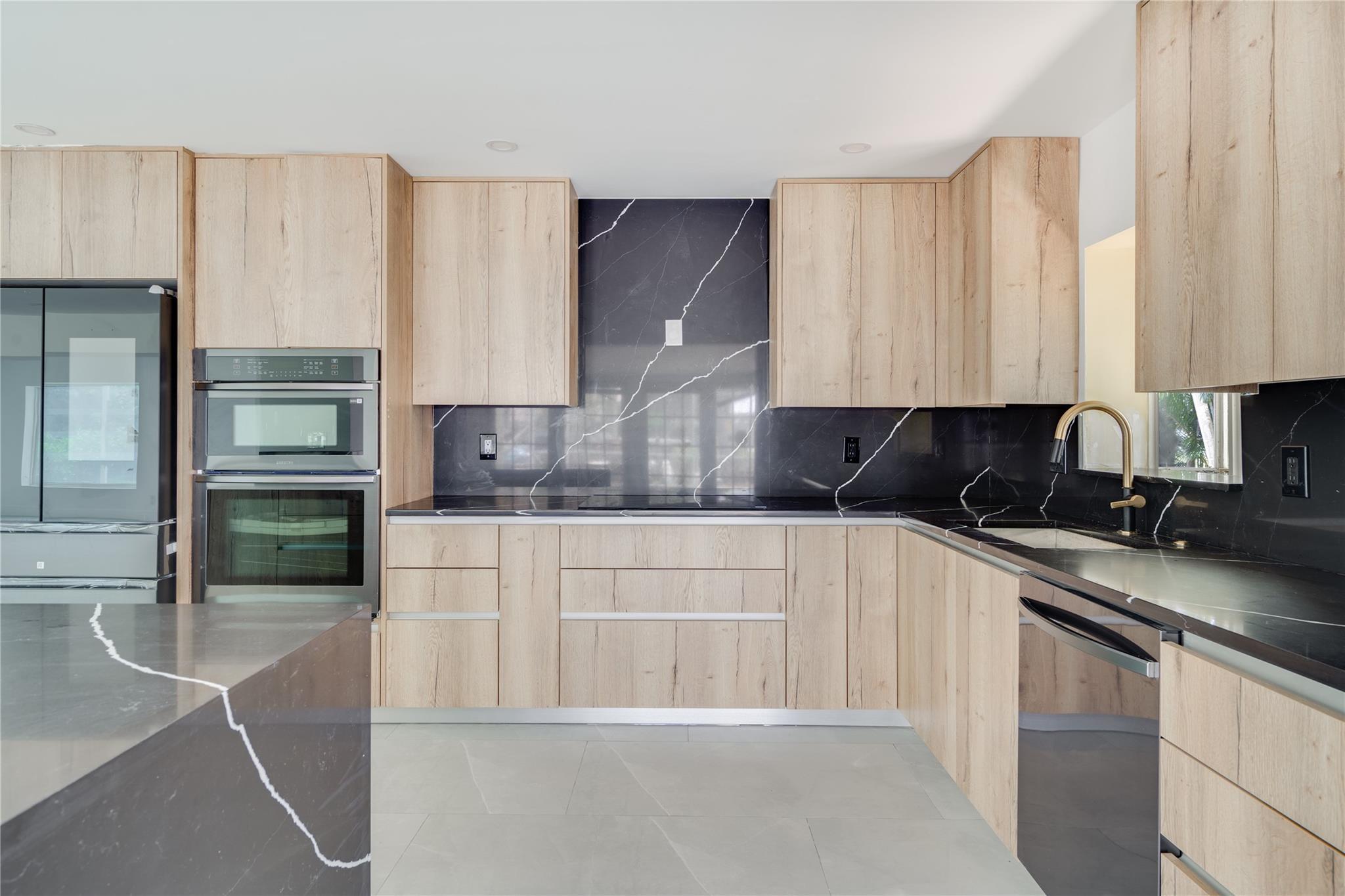 5279 Stratford Ct