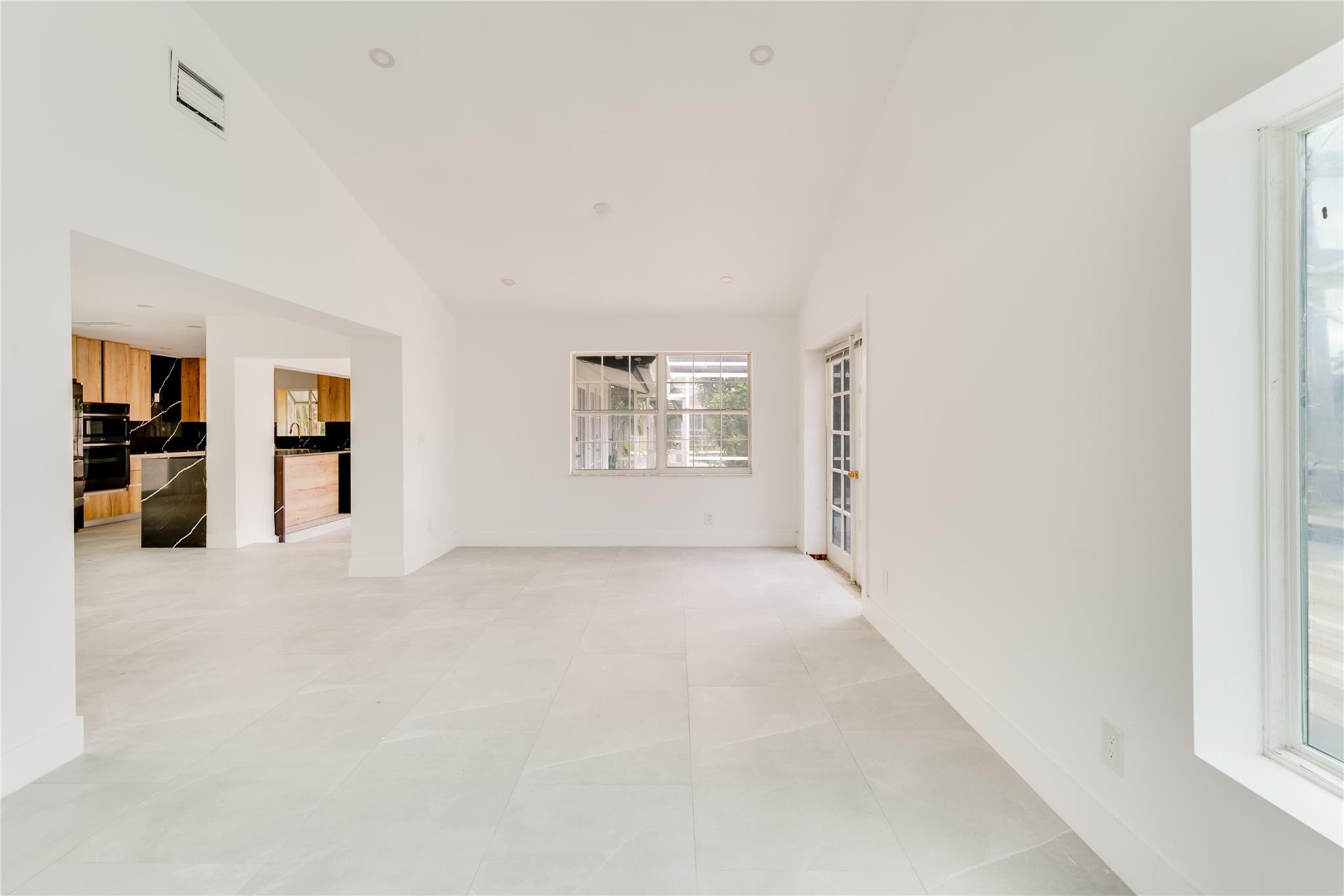 5279 Stratford Ct