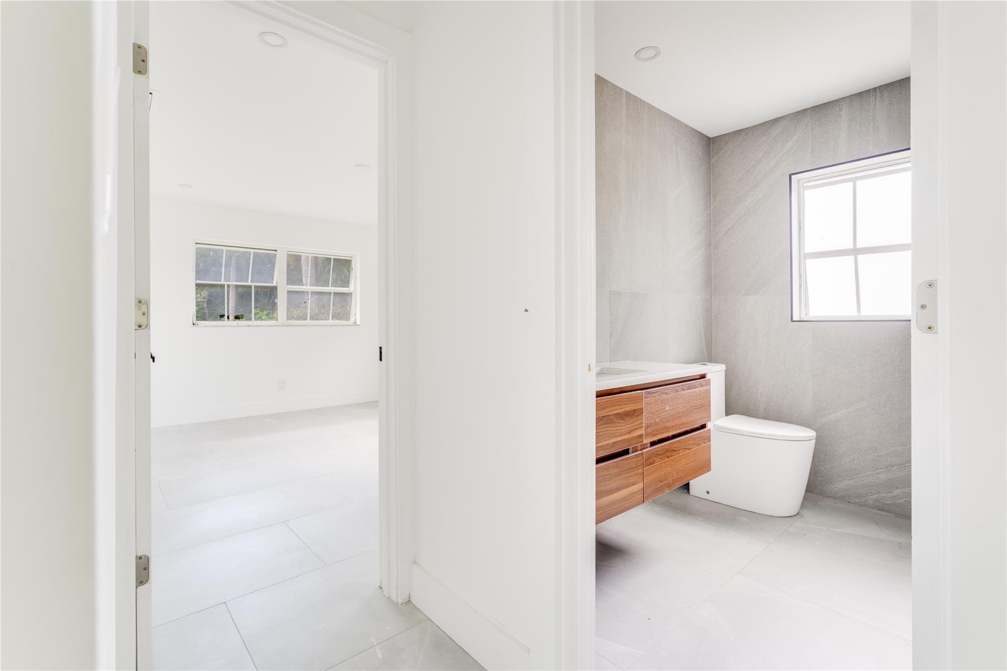 5279 Stratford Ct