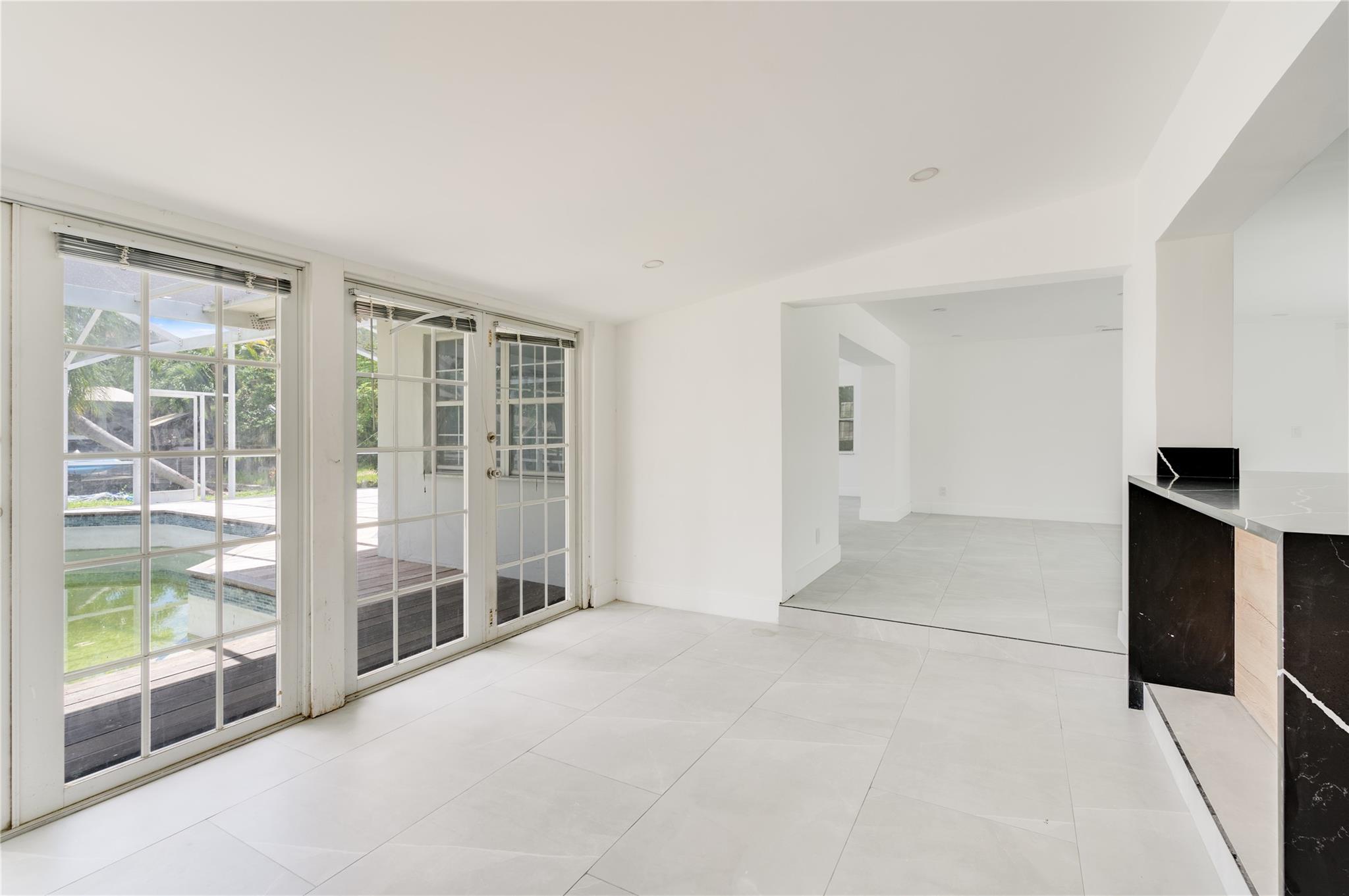 5279 Stratford Ct