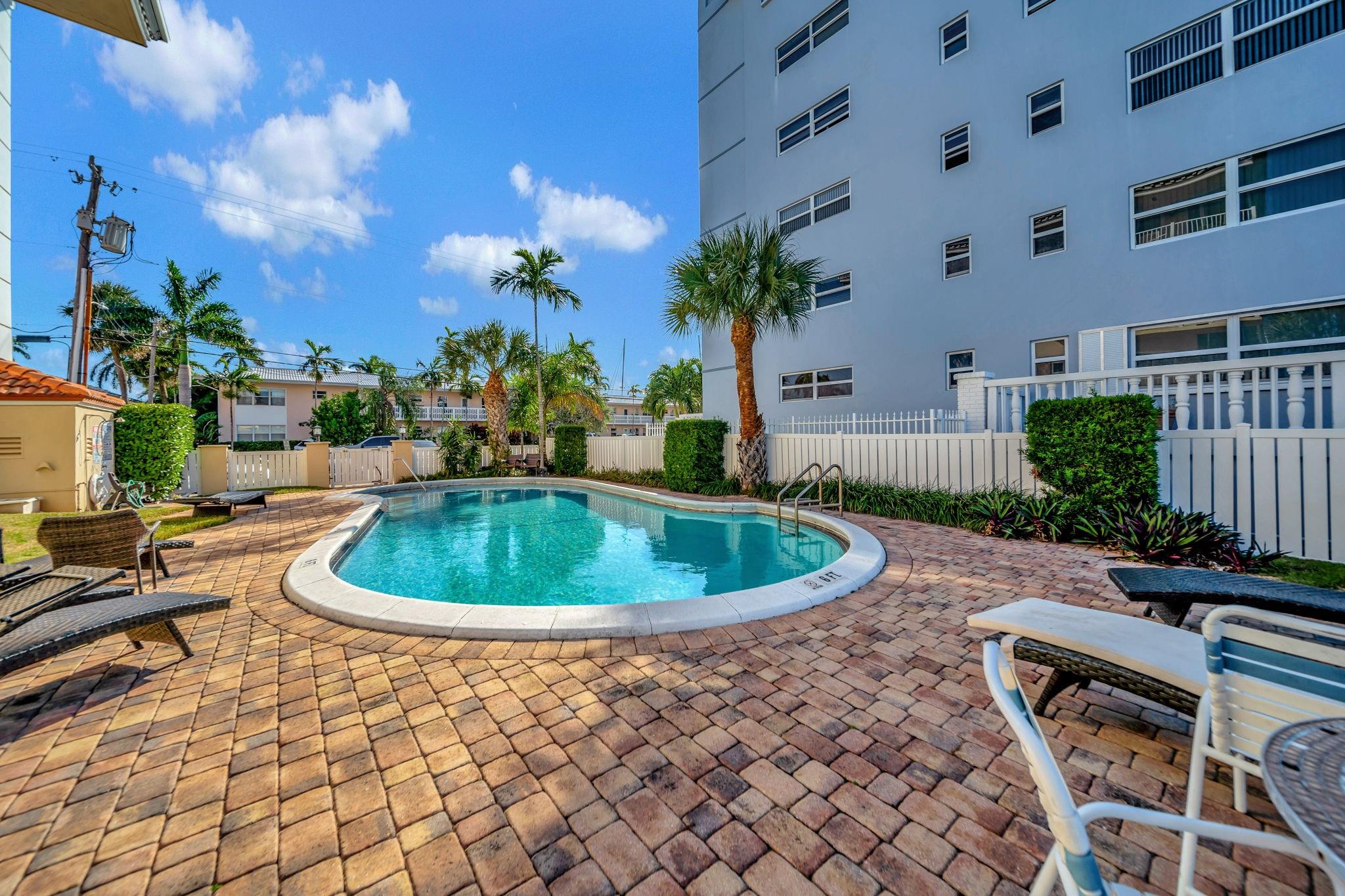 2841 NE 33rd Ct 102