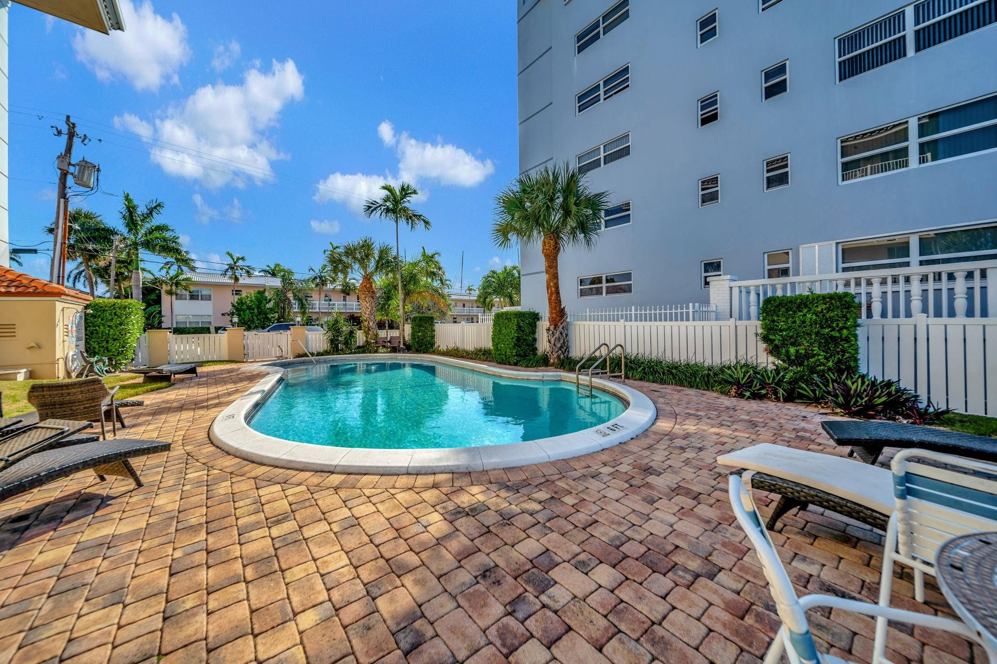2841 NE 33rd Ct 102