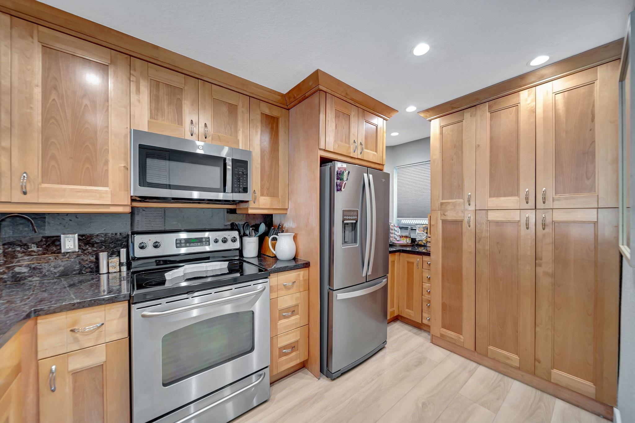 2841 NE 33rd Ct 102