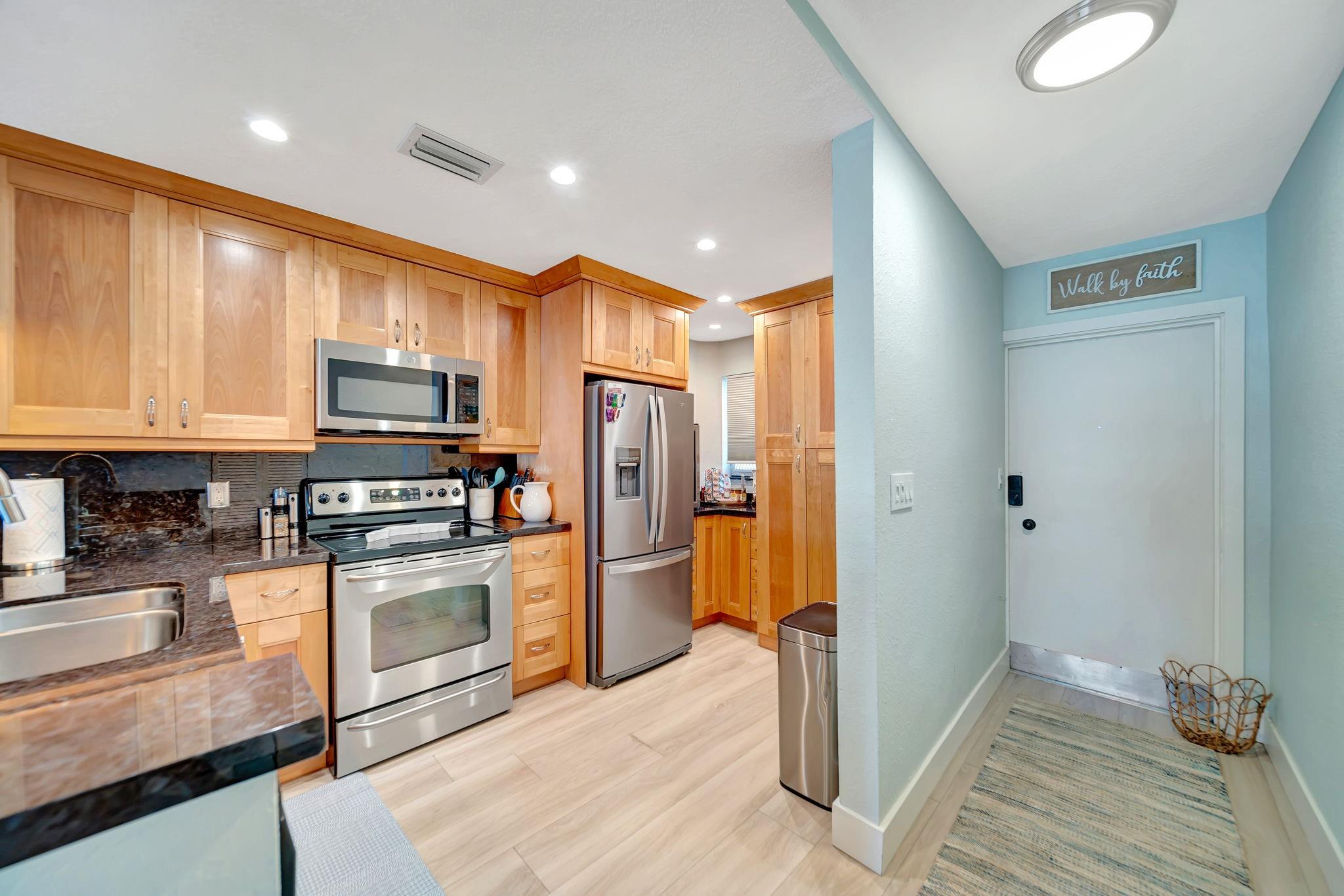 2841 NE 33rd Ct 102