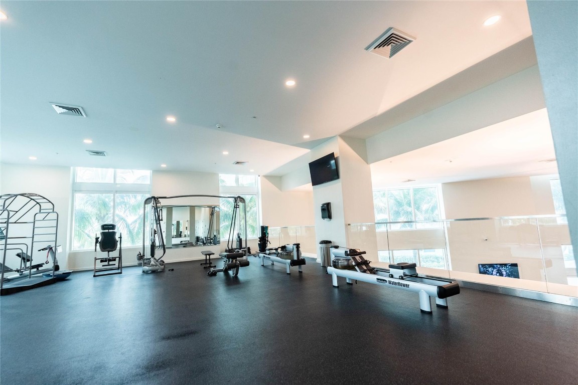 1900 N Bayshore Dr 2312