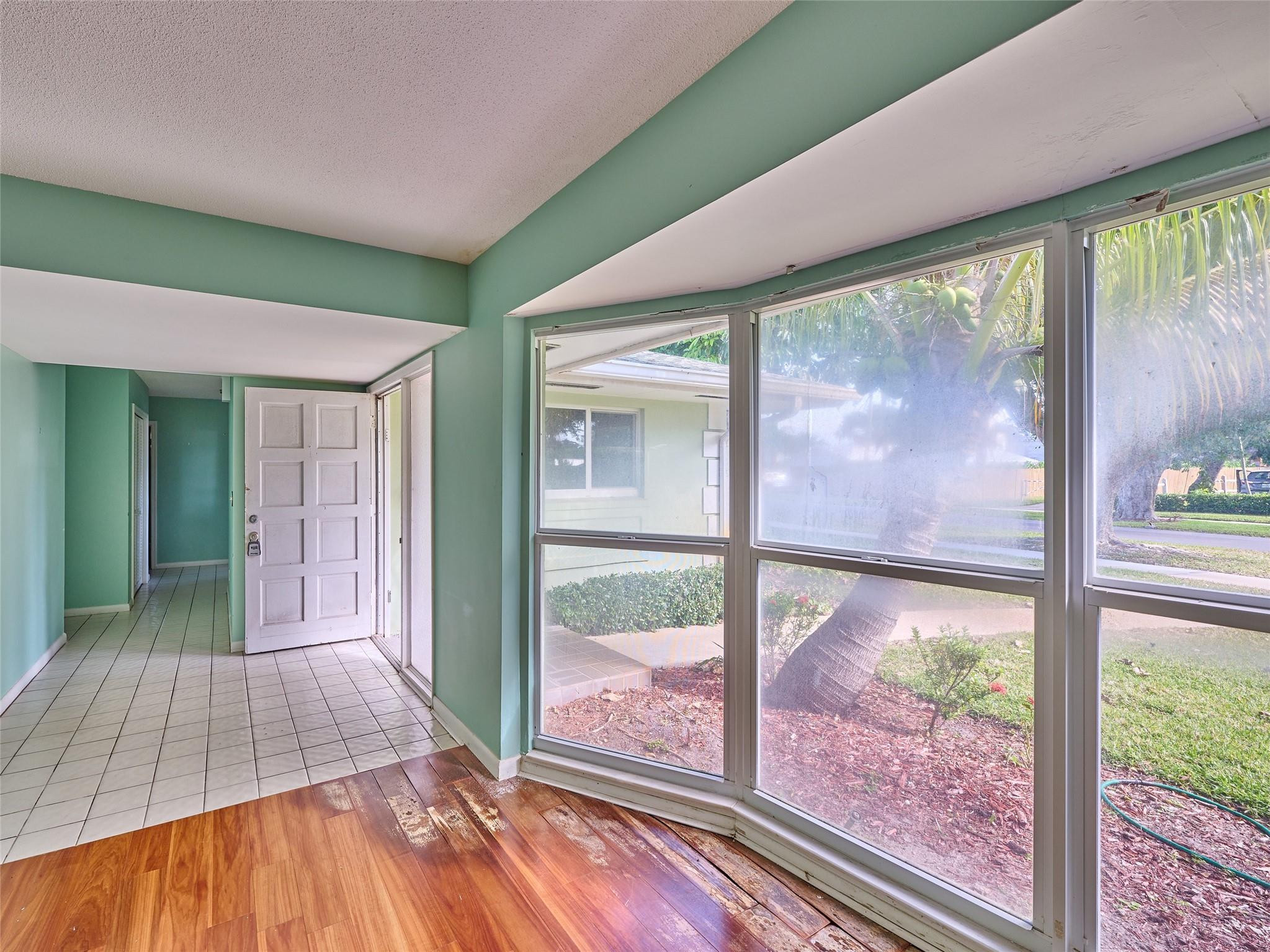 701 Lakeside Dr