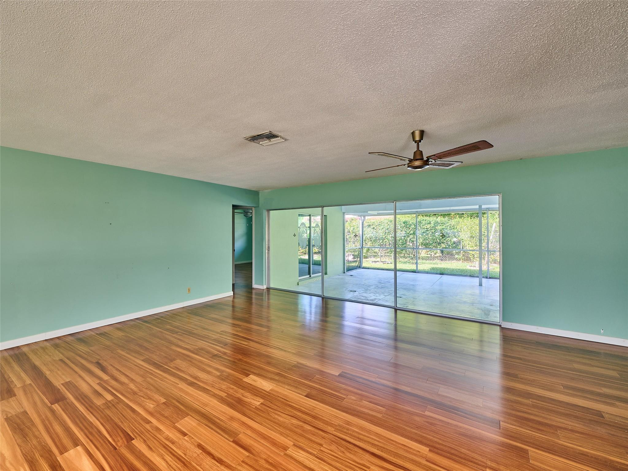 701 Lakeside Dr