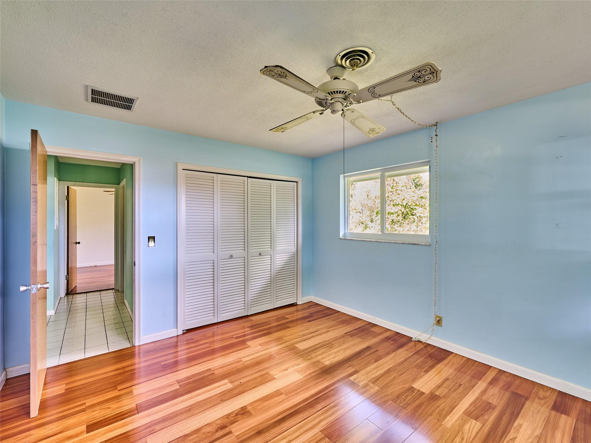 701 Lakeside Dr