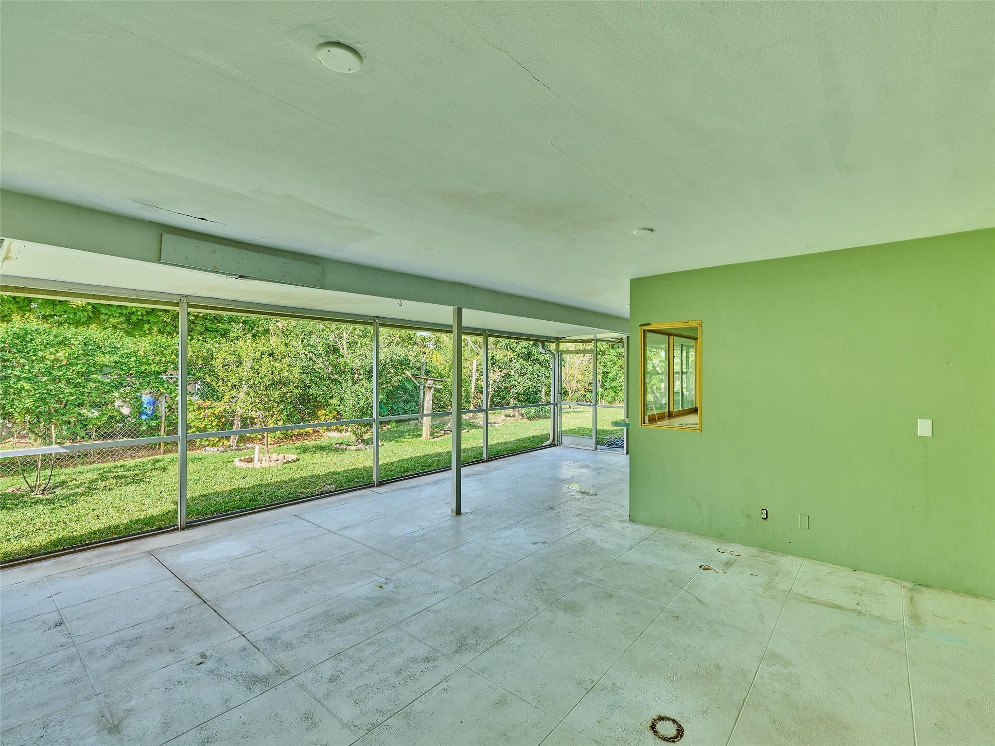 701 Lakeside Dr
