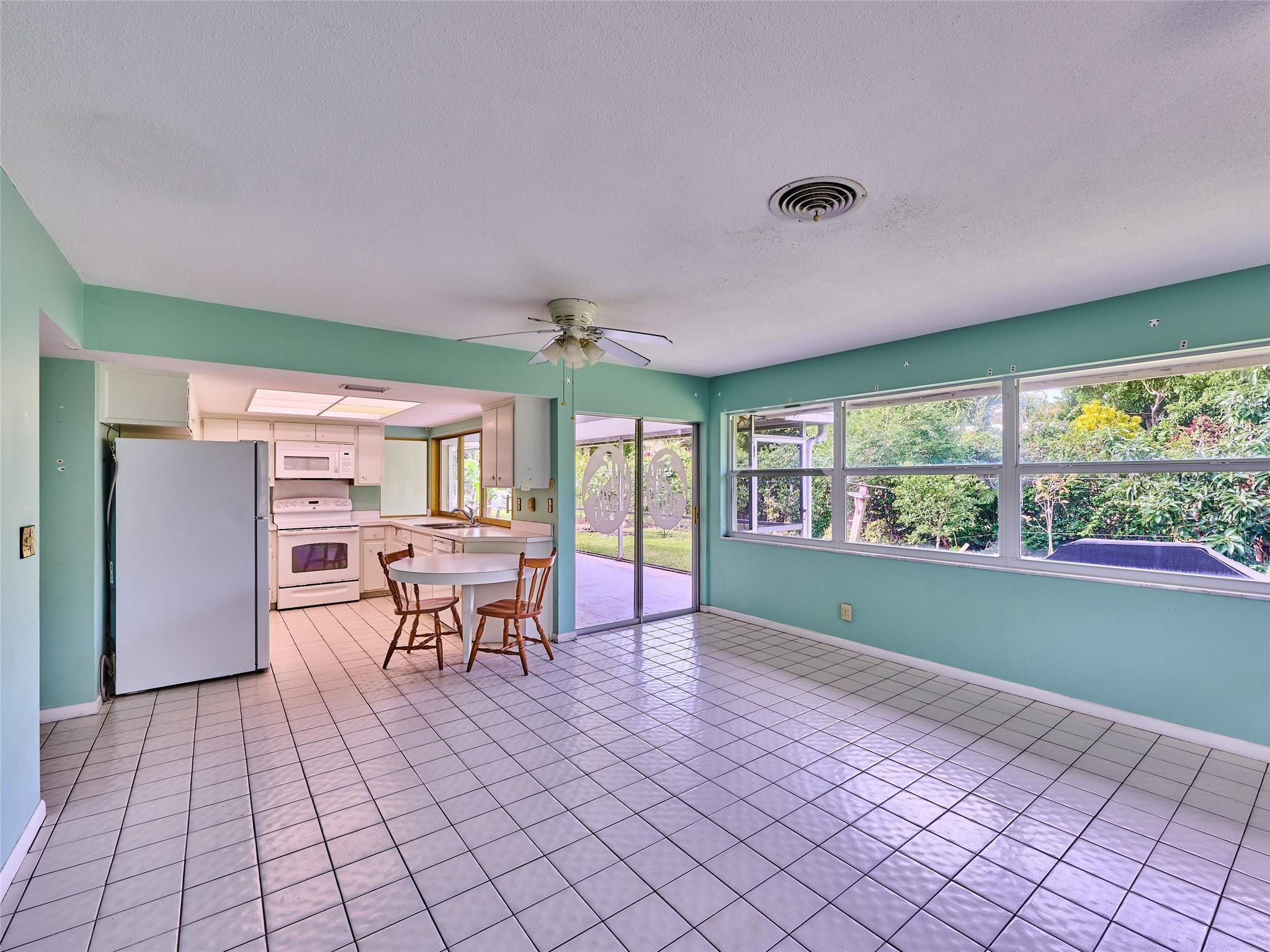 701 Lakeside Dr