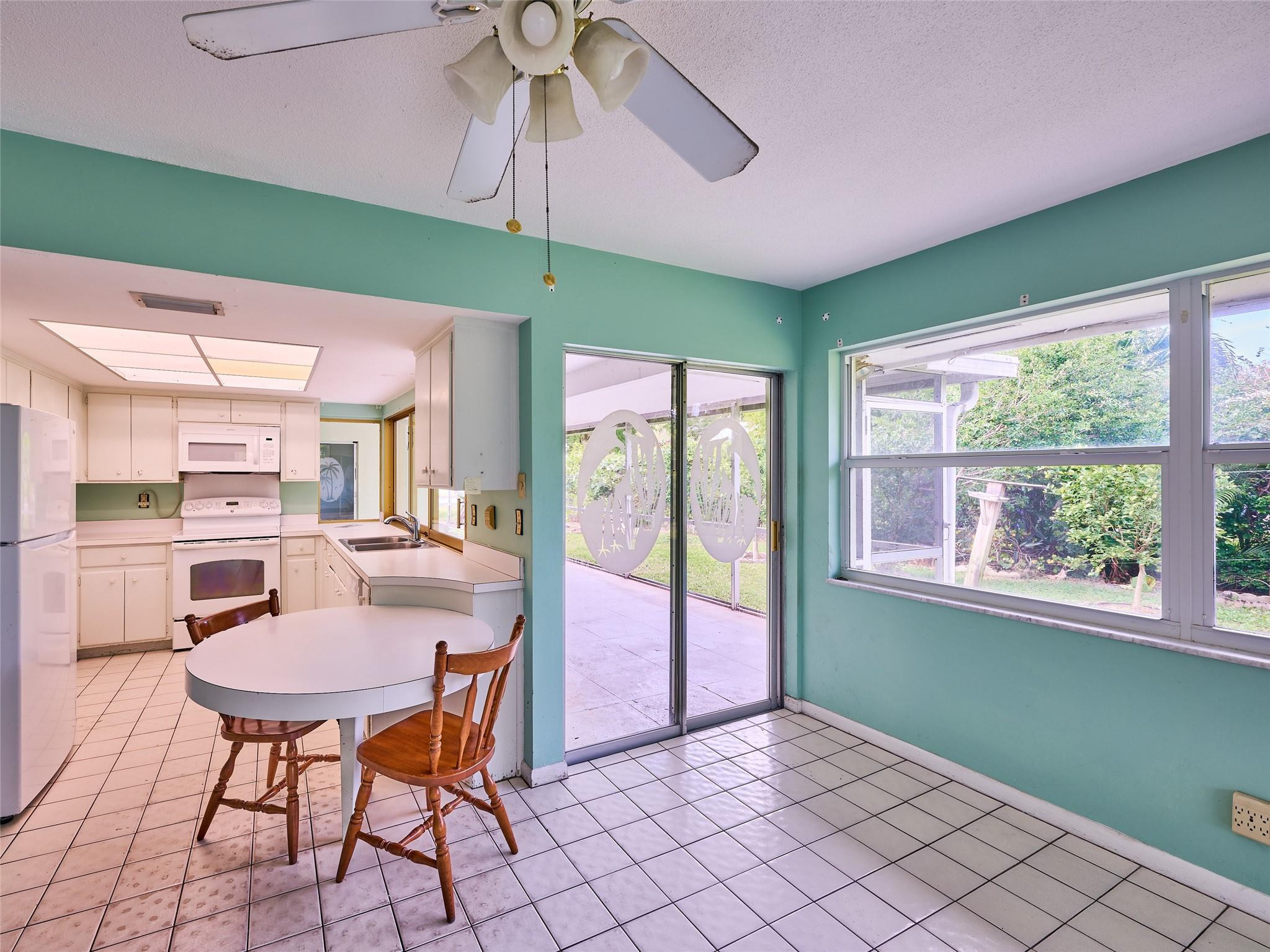 701 Lakeside Dr