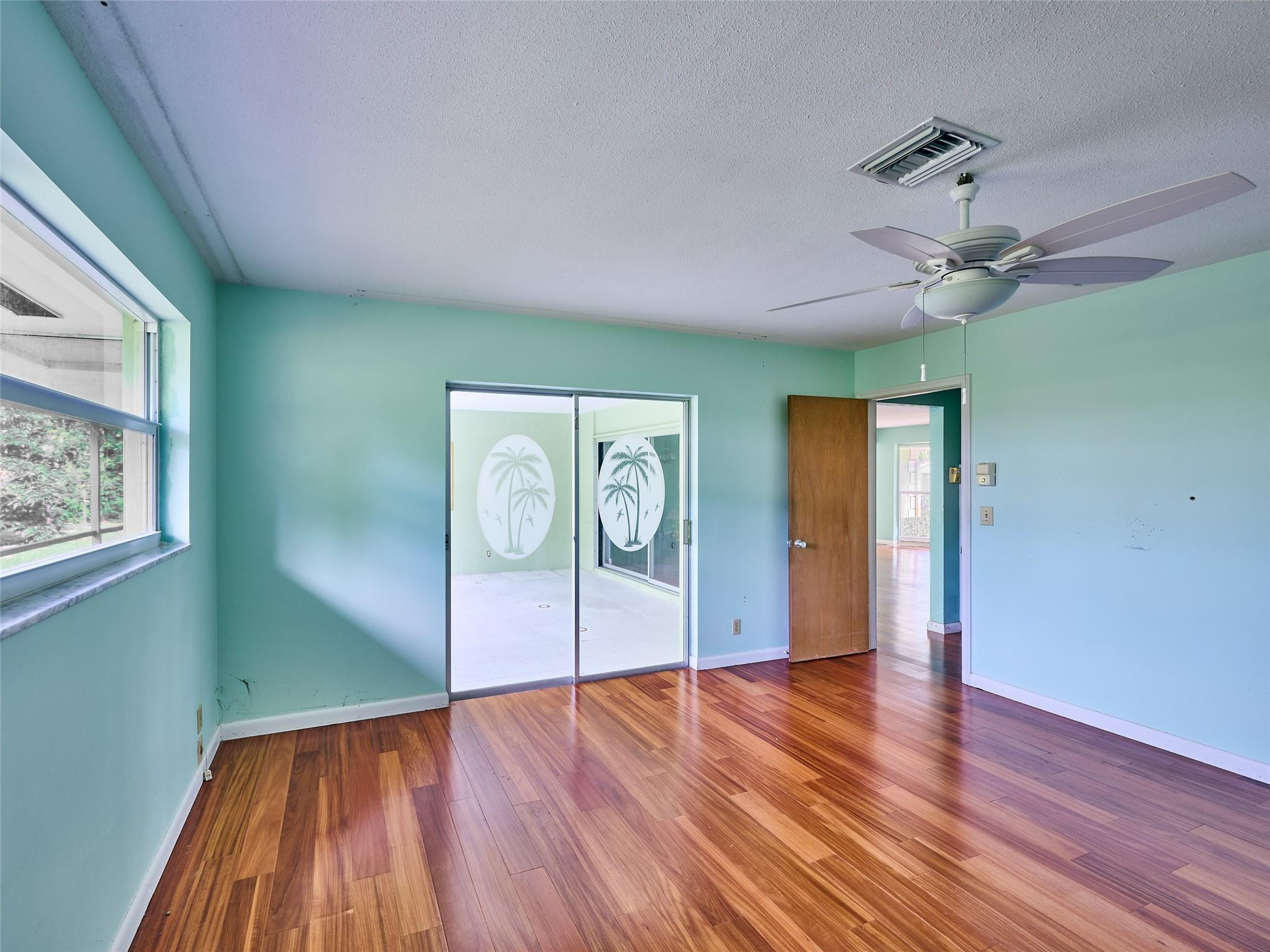 701 Lakeside Dr