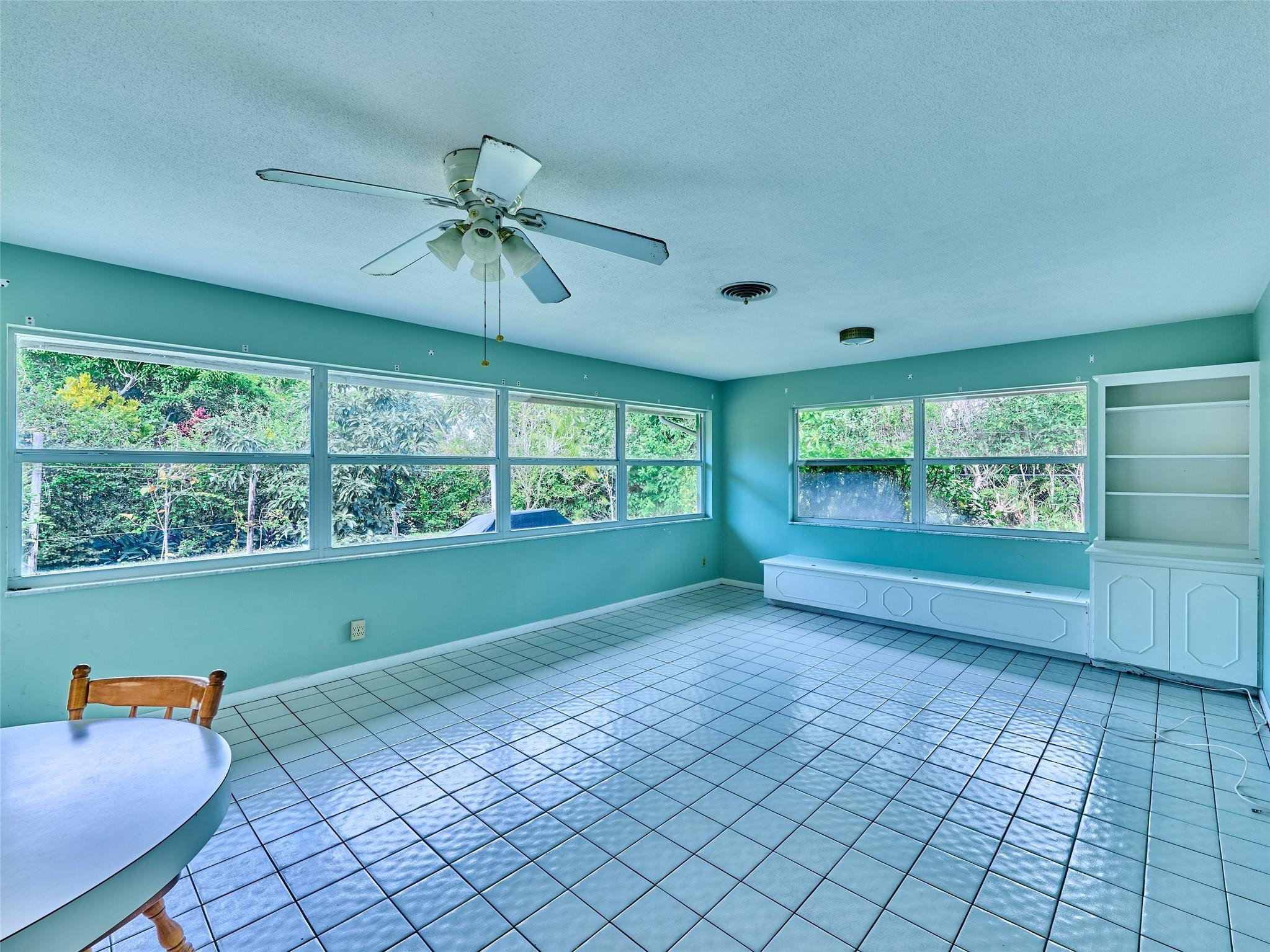701 Lakeside Dr