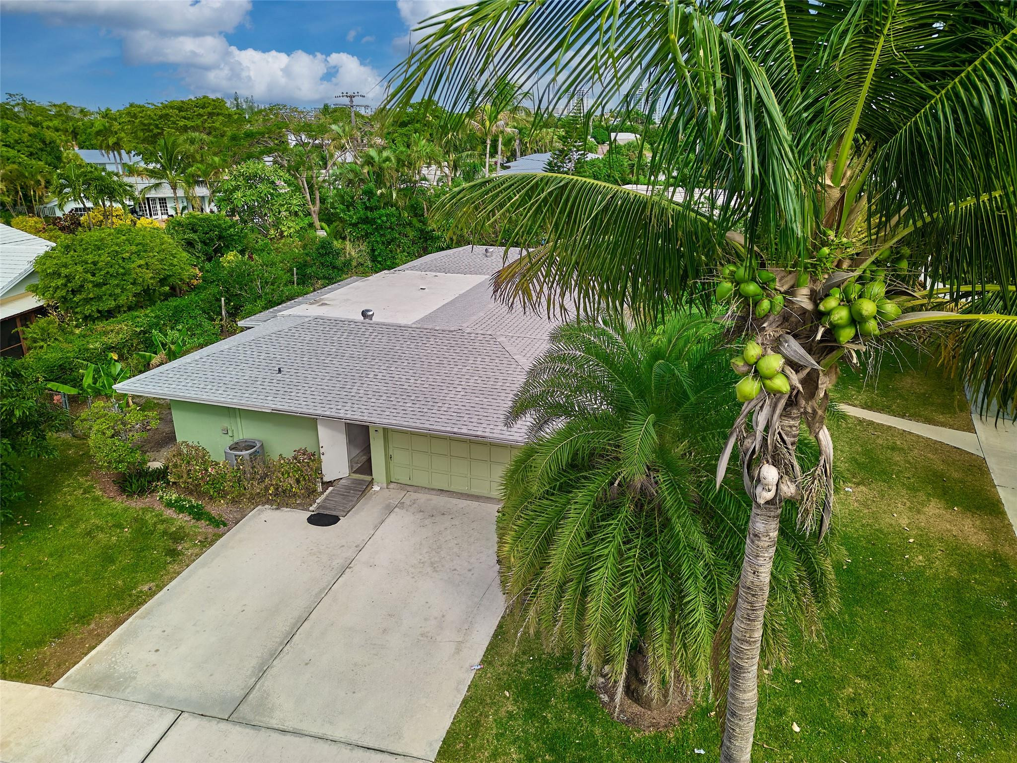 701 Lakeside Dr