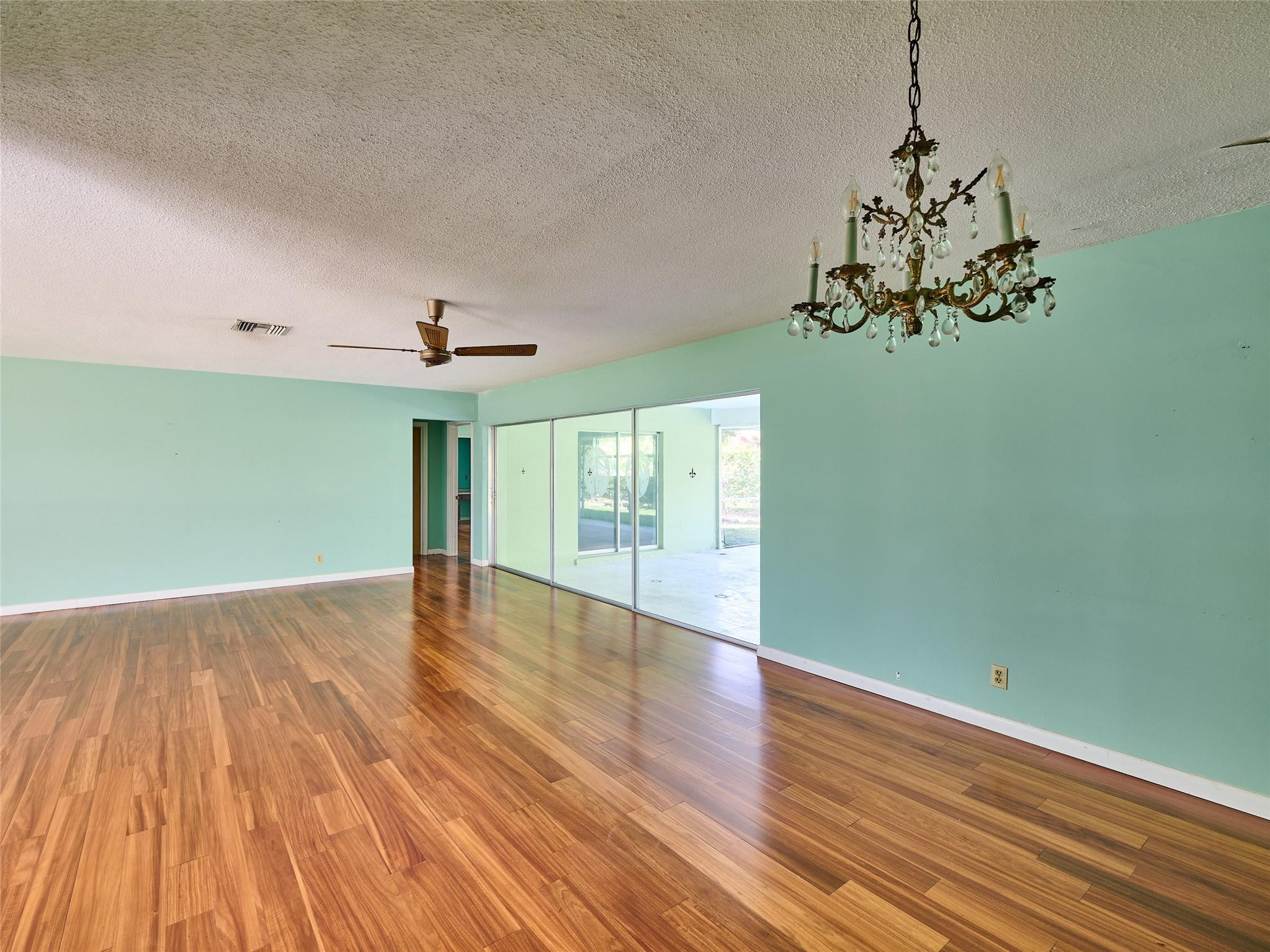 701 Lakeside Dr
