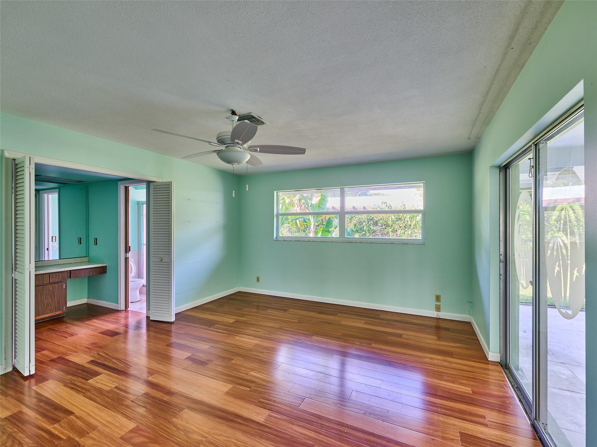 701 Lakeside Dr