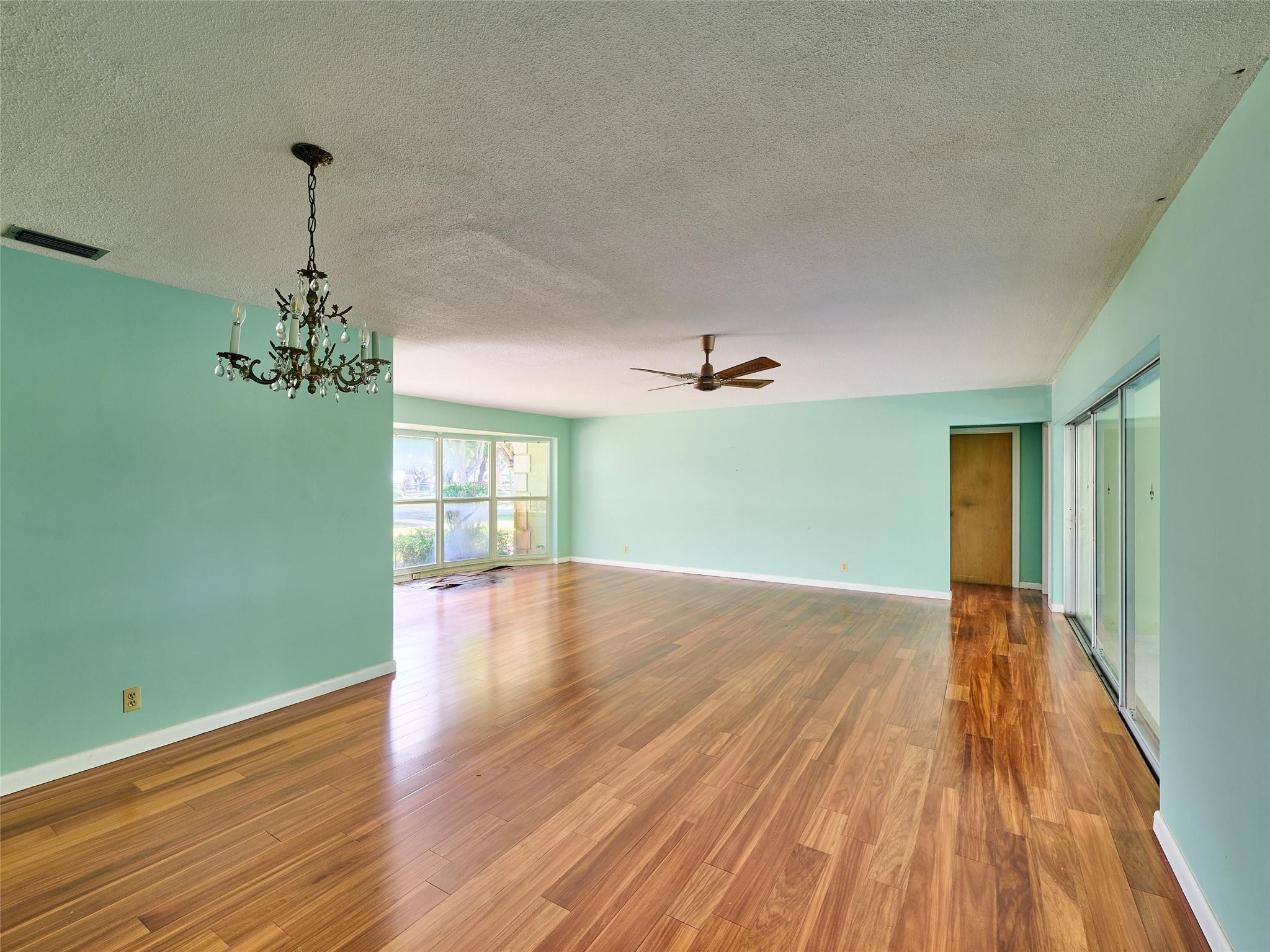 701 Lakeside Dr