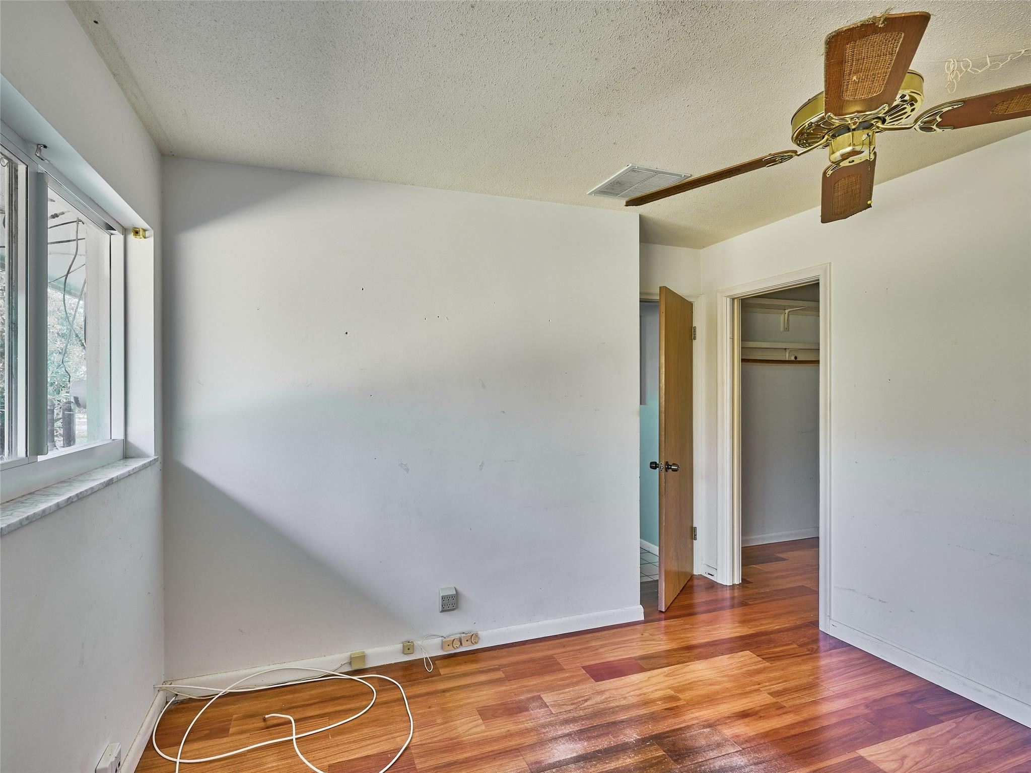 701 Lakeside Dr