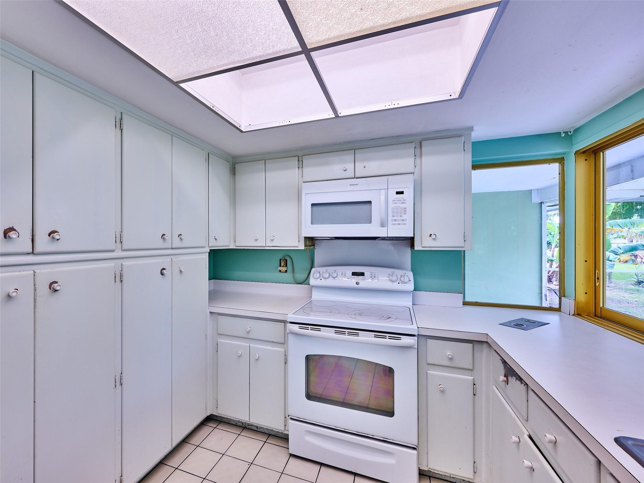 701 Lakeside Dr