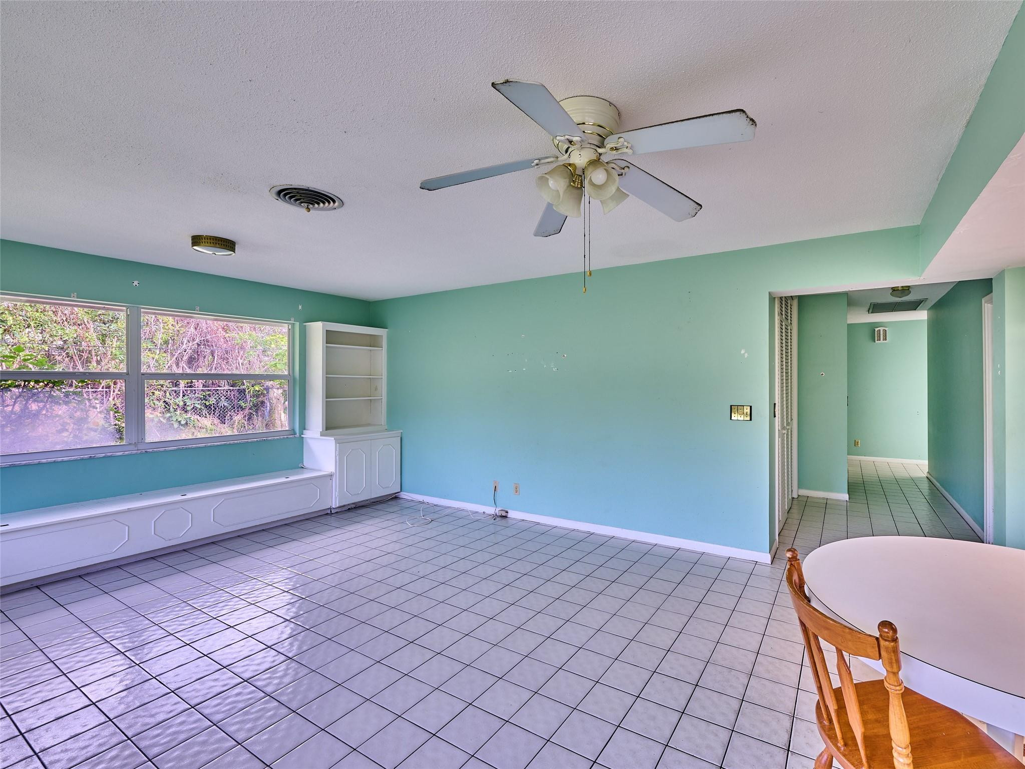 701 Lakeside Dr
