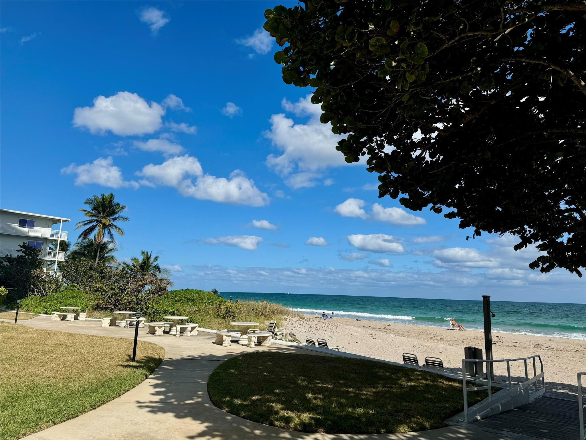 1500 S Ocean Boulevard 1006, Lauderdale-By-The-Sea Unit: 1006